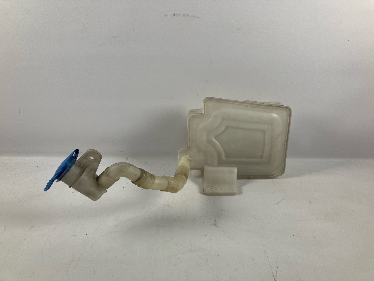 Rezervor de spălare a parbrizului VW Jetta III (1K2) 2.0 TFSI  147 kW  200 PS (10.2005-10.2010)