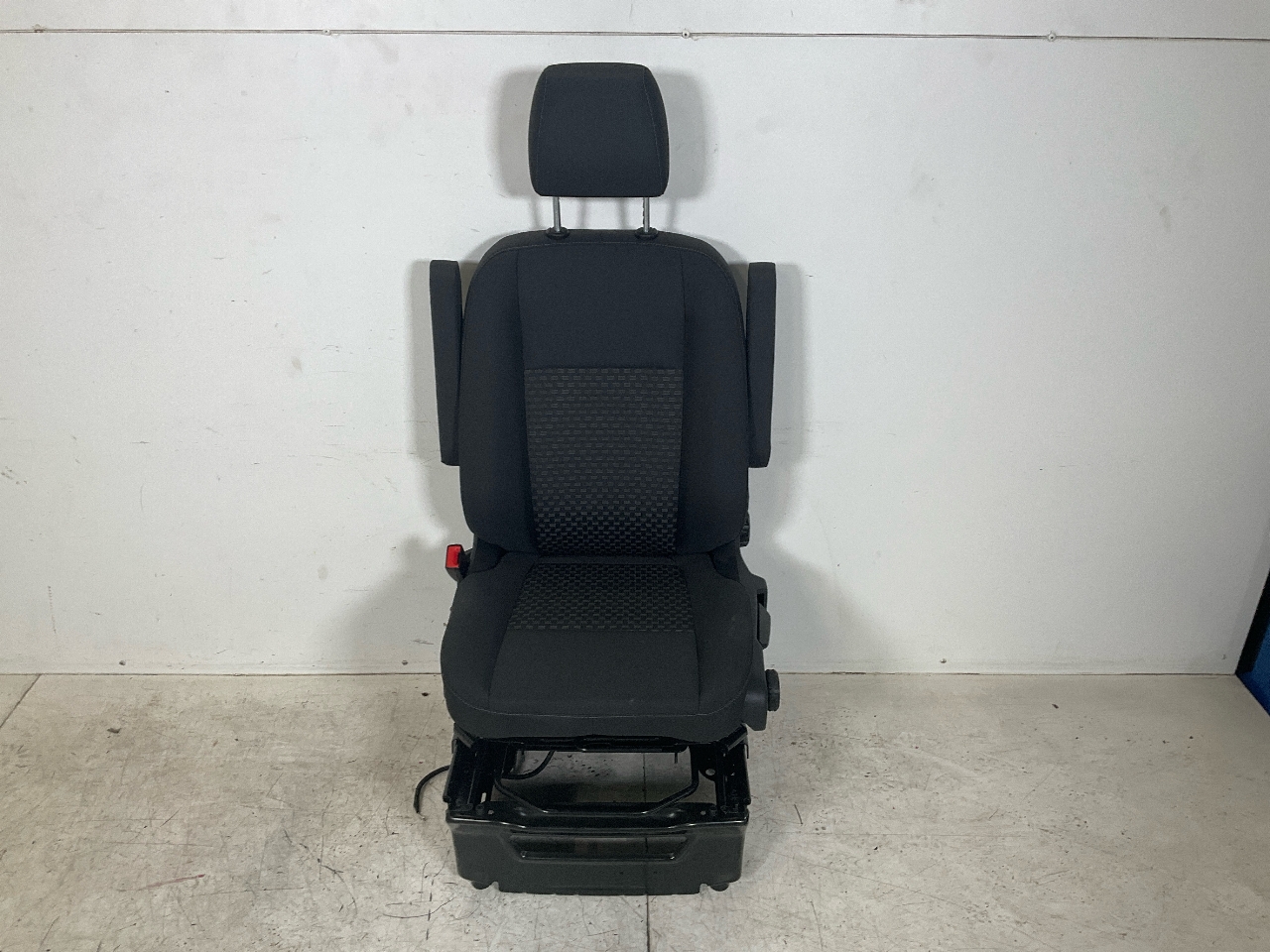 Sitz links vorne FORD Transit V363 Pritsche/Fahrgestell (FED, FFD) 2.0 TDCi  125 kW  170 PS (03.2016-> )