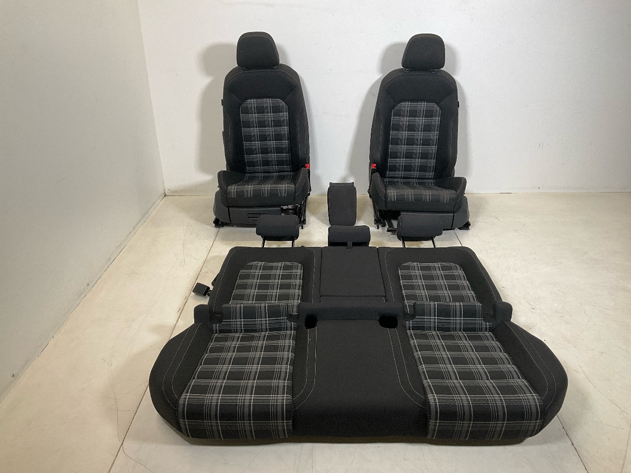 Innenausstattung VW Golf VII (5G) e-Golf  100 kW  136 PS (12.2016-> )