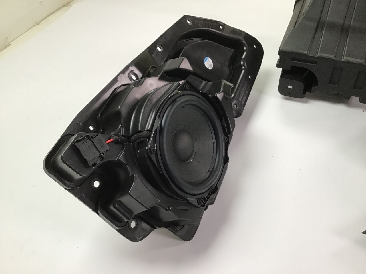 Loudspeaker system AUDI E-TRON (GEN) Electric quattro  300 kW  408 PS (09.2018-> )