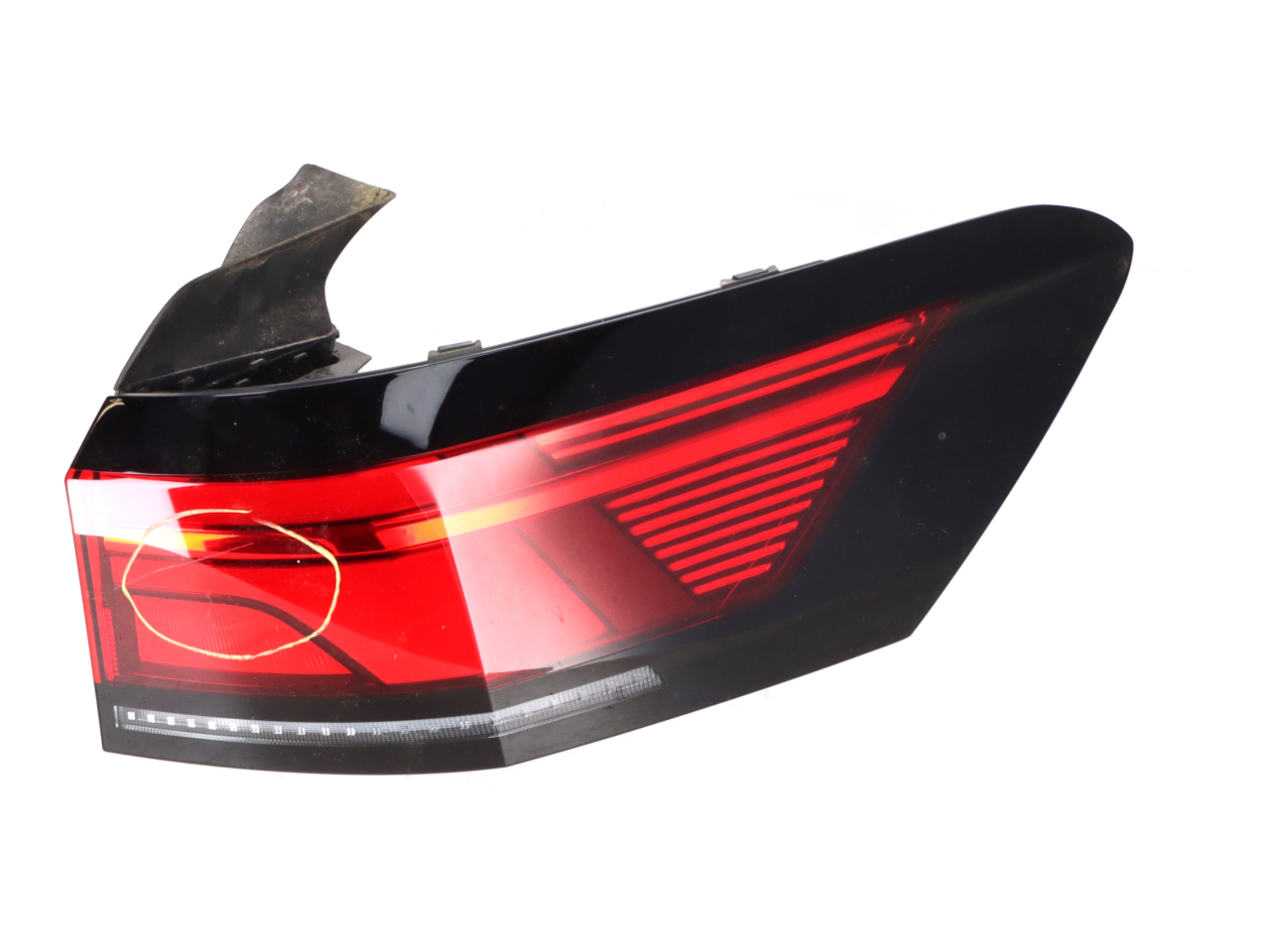 Tail-lamp right outside VW Passat B9 Variant (CJ5) 1.5 eTSI 110 kW 150 ...