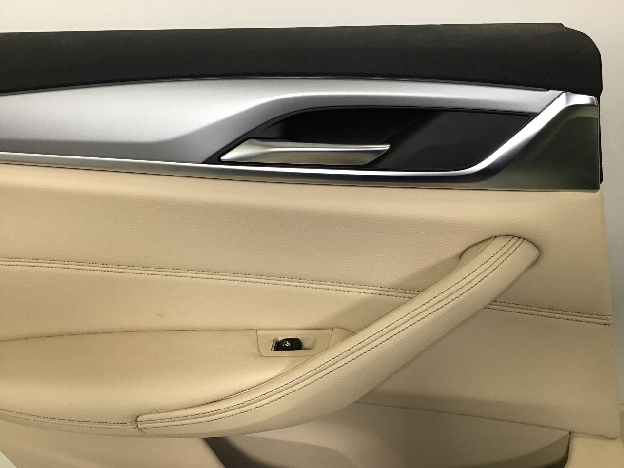 Door panelling left rear BMW 5er (G30, F90) 518d  100 kW  136 PS (07.2018-> )