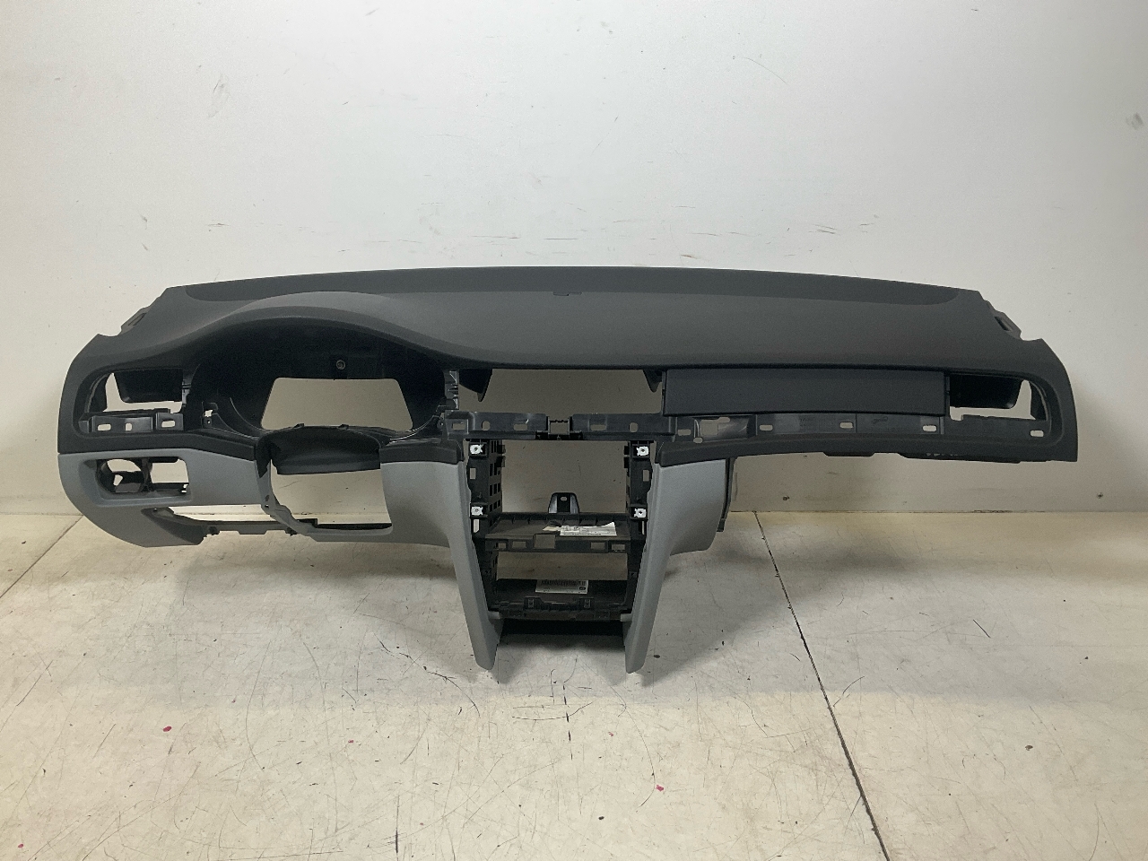 Tableau de bord SKODA Superb II Kombi (3T) 2.0 TDI  103 kW  140 PS (10.2009-03.2010) Tableau de bord SKODA Superb II Kombi (3T) 2.0 TDI  103 kW  140 PS (10.2009-03.2010)