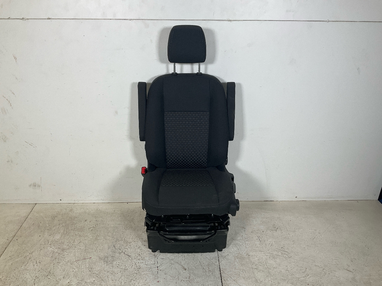 Seat left front FORD Transit V363 Pritsche/Fahrgestell (FED, FFD) 2.0 TDCi  96 kW  130 PS (03.2016-> ) Seat left front FORD Transit V363 Pritsche/Fahrgestell (FED, FFD) 2.0 TDCi  96 kW  130 PS (03.2016-> )