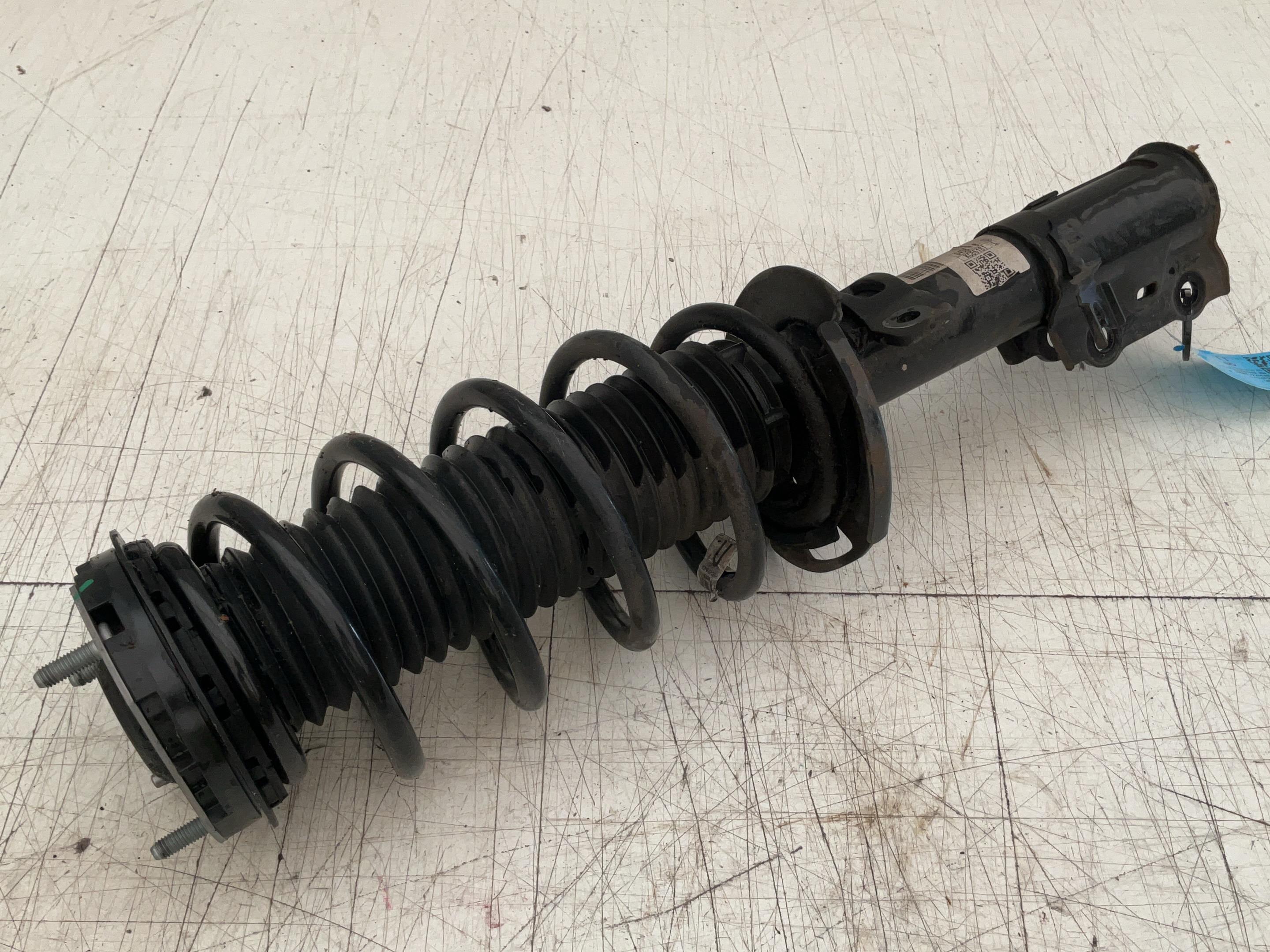 Jambe de suspension avant gauche FORD Fiesta VII (HJ, HF) 1.1  52 kW  70 PS (05.2017-> )