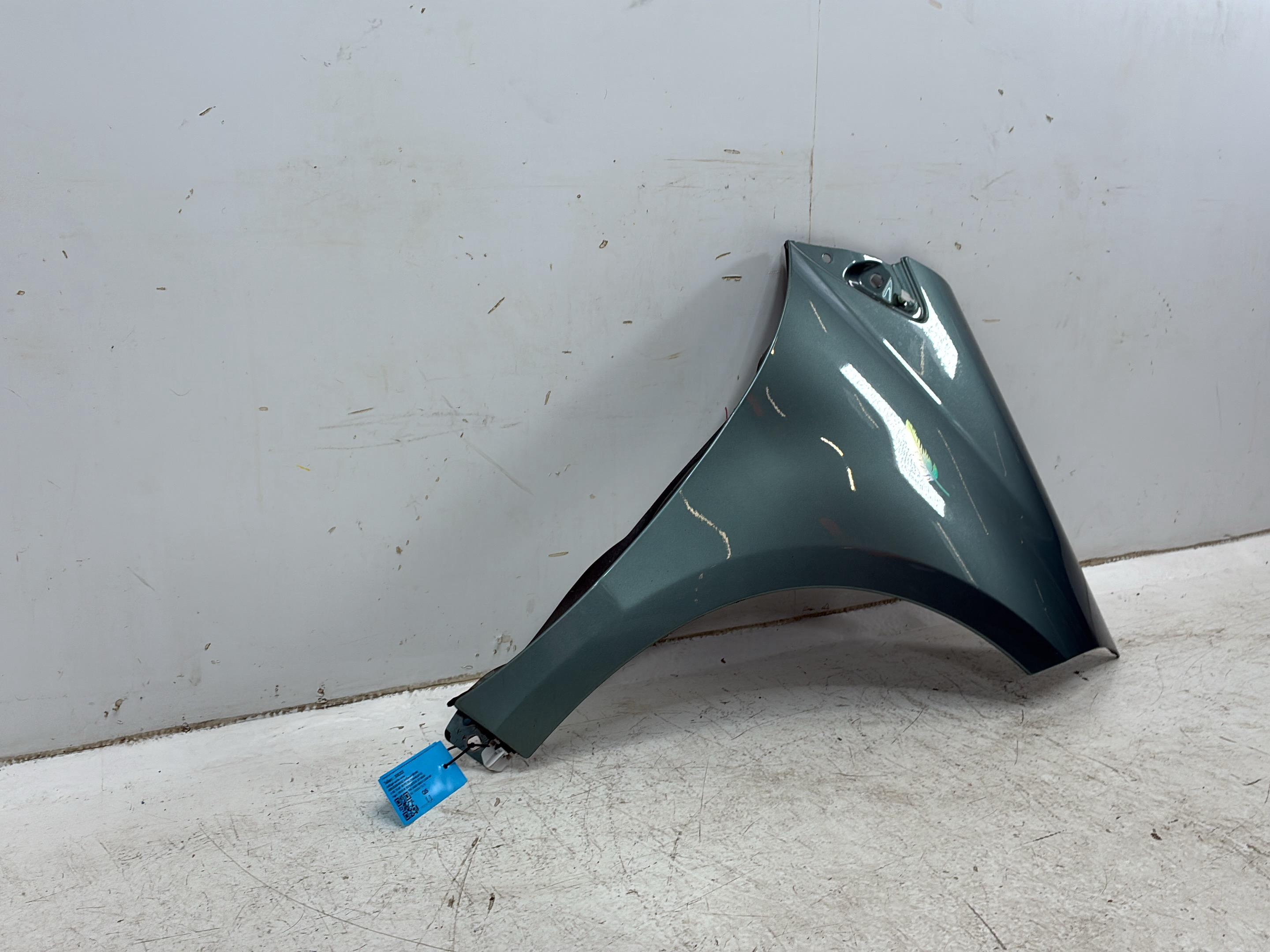 Aile avant droit MERCEDES-BENZ A-Klasse (W169) A 150  70 kW  95 PS (09.2004-06.2012)