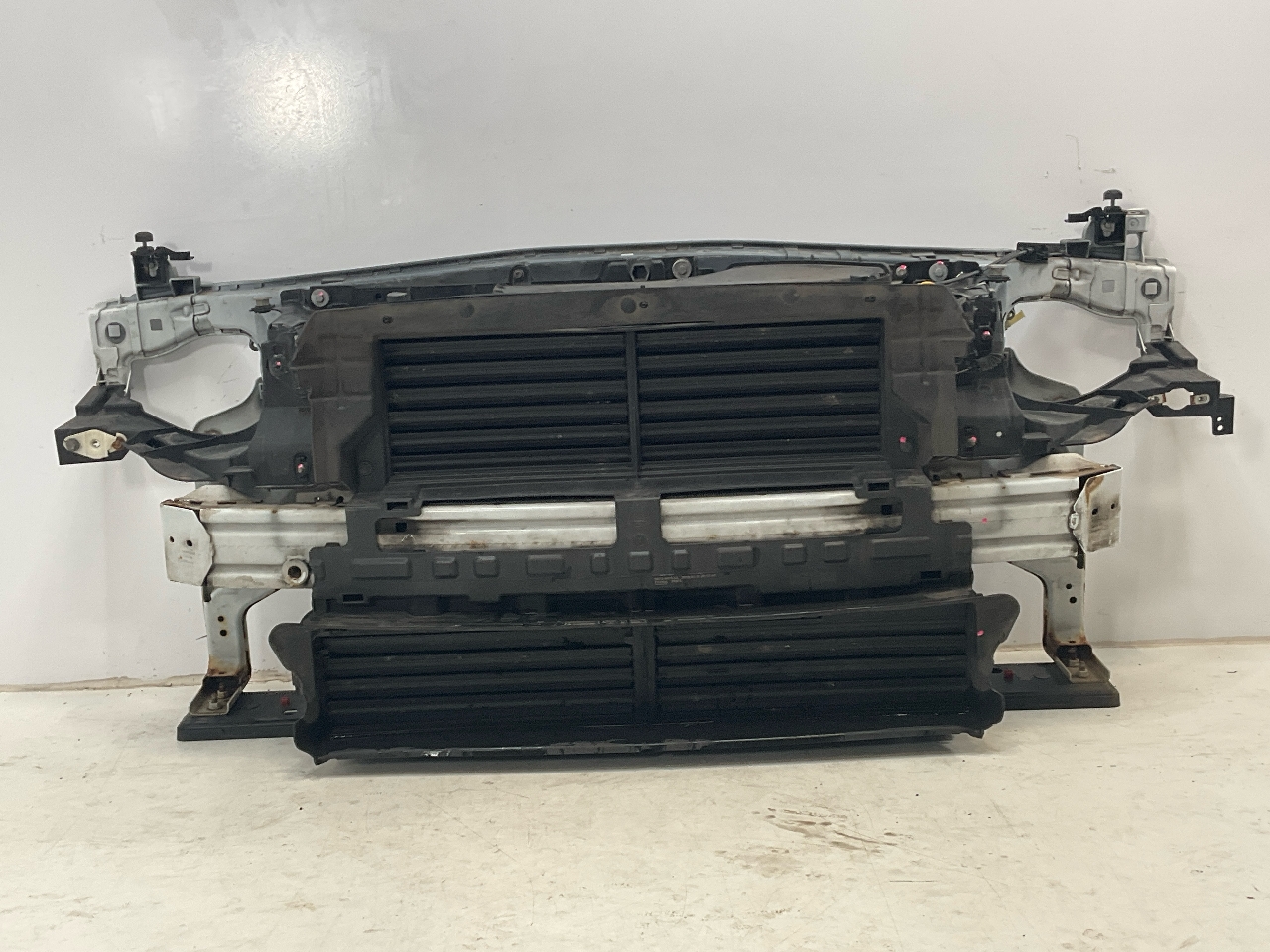 Kühlerpaket mit Schlossträger FORD Mondeo V Turnier (CF) 2.0 TDCi  110 kW  150 PS (09.2014-> ) Kühlerpaket mit Schlossträger FORD Mondeo V Turnier (CF) 2.0 TDCi  110 kW  150 PS (09.2014-> )