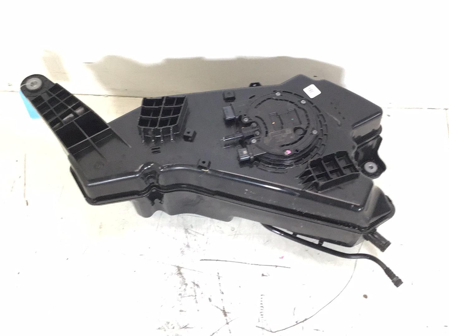 Zbiornik AdBlue BMW X6 (G06, F96) xDrive 40d Mild-Hybrid  250 kW  340 PS (05.2020-> )