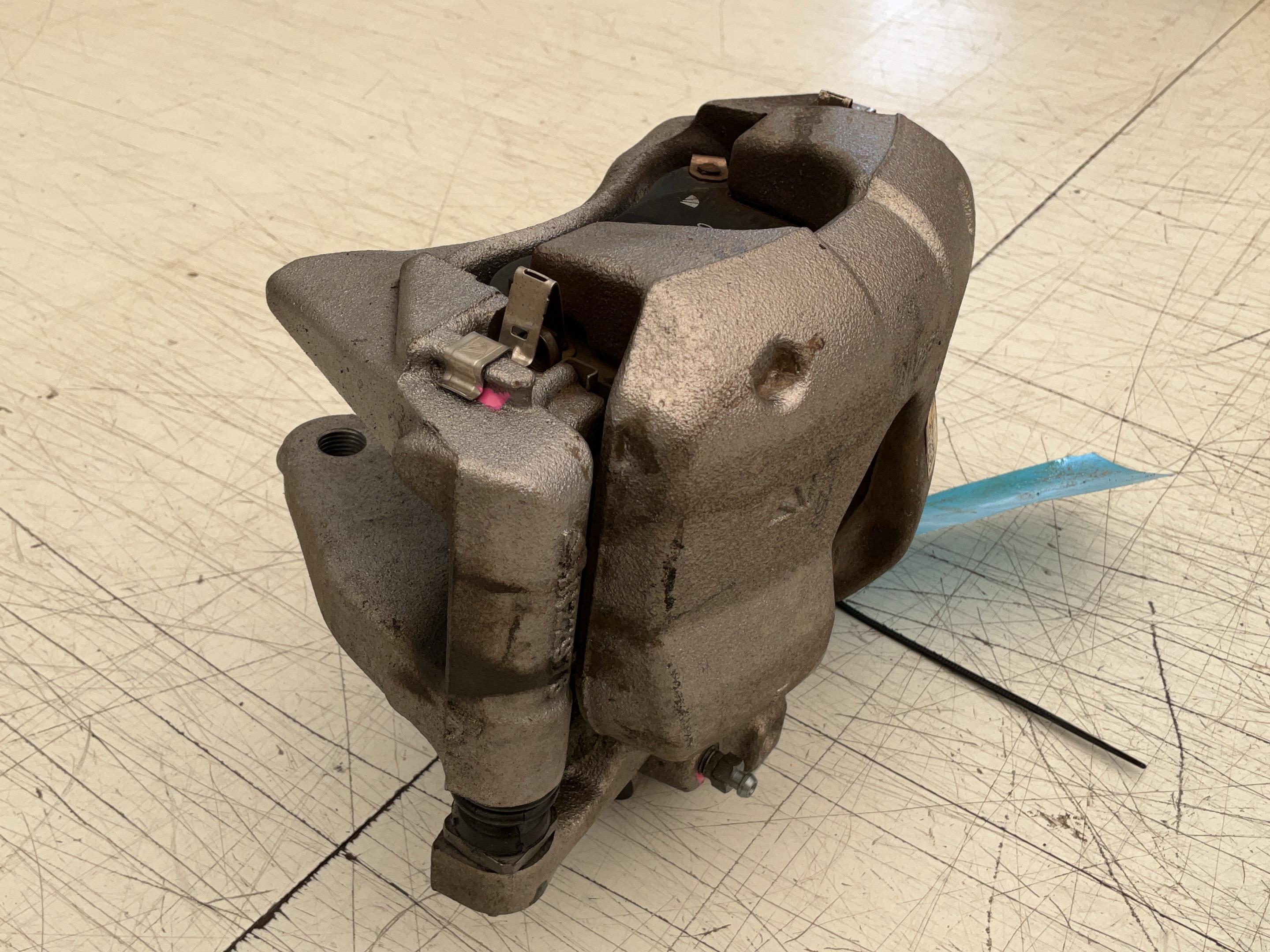 Bremssattel links vorne FIAT 500e Cabriolet (332) Elektro  87 kW  118 PS (10.2020-> )