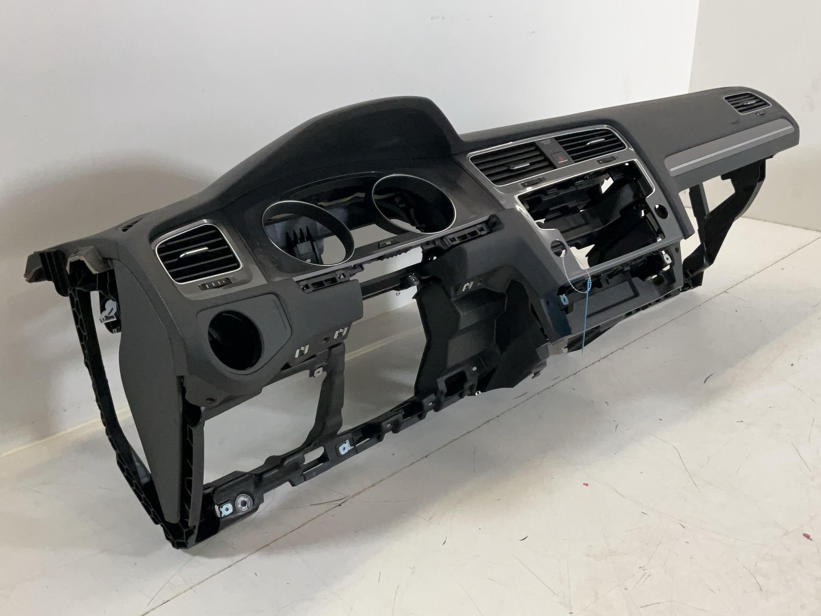 Armaturenbrett VW Golf VII Variant (BA, BV) 2.0 GTD  135 kW  184 PS (01.2015-> )