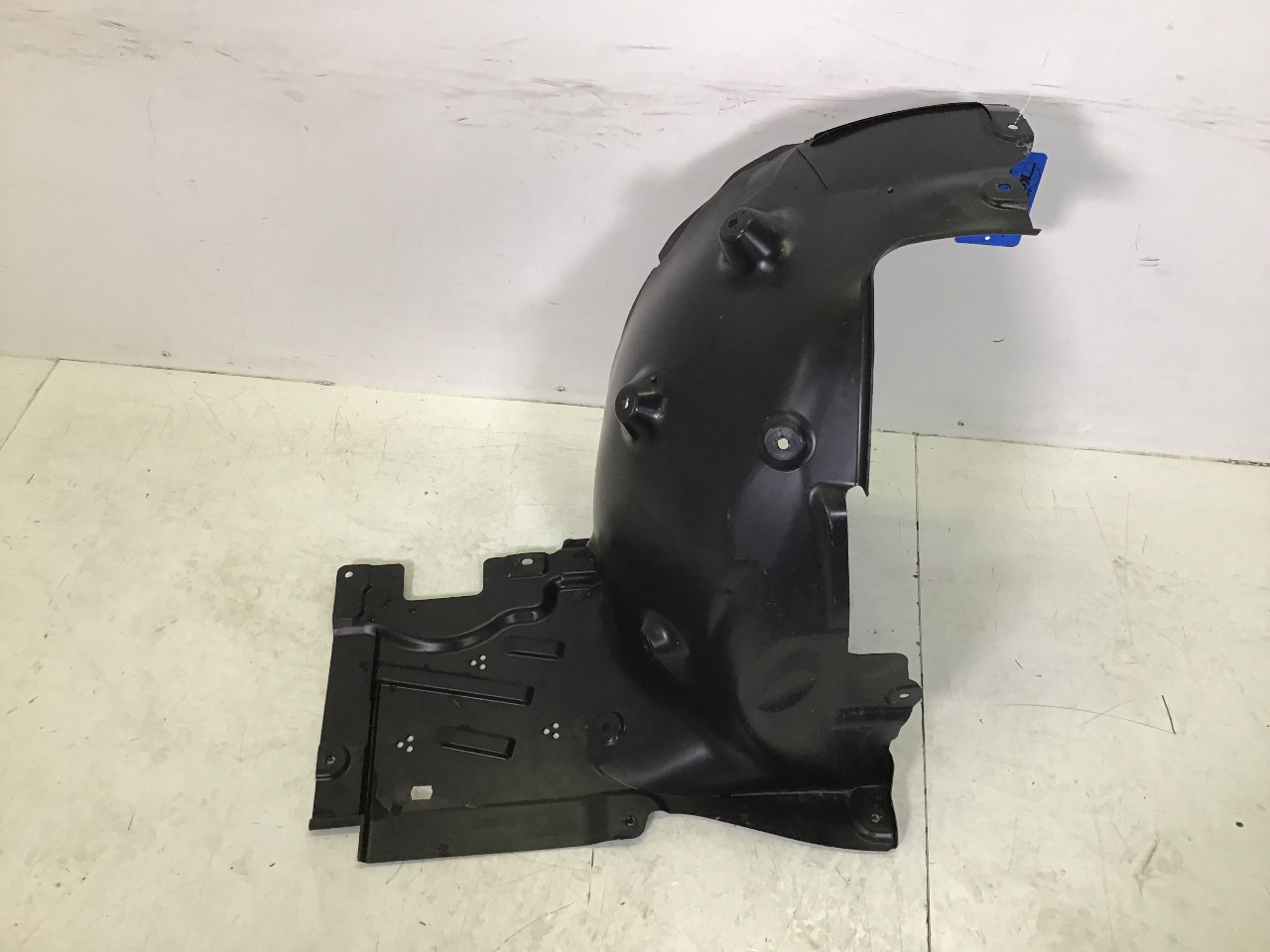 Radhaus links vorne TOYOTA Supra (DB) 3.0 GR  250 kW  340 PS (03.2019-> ) Radhaus links vorne TOYOTA Supra (DB) 3.0 GR  250 kW  340 PS (03.2019-> )