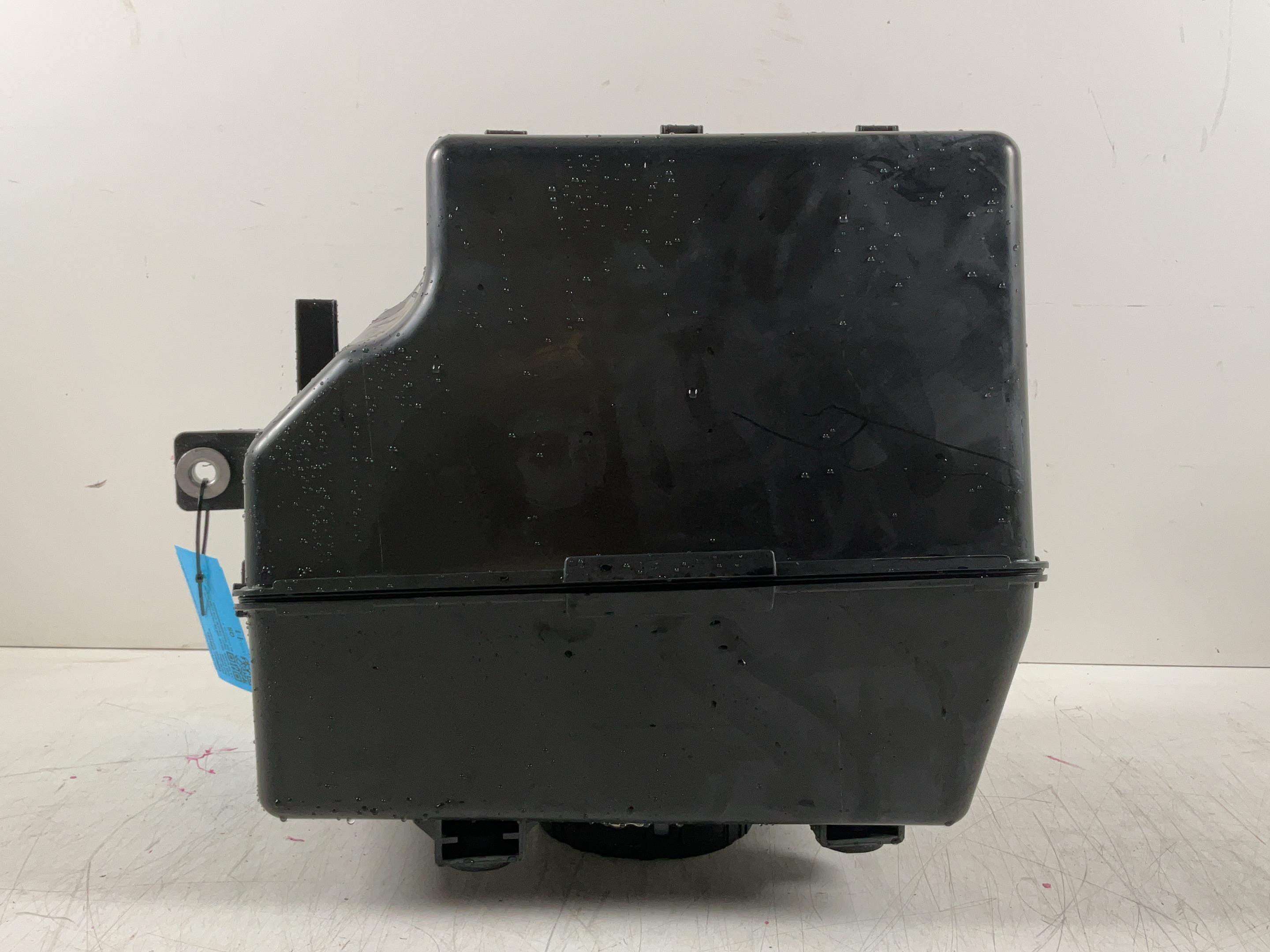 Réservoir AdBlue AUDI A8 (4H) 3.0 TDI quattro  190 kW  258 PS (10.2013-01.2018)