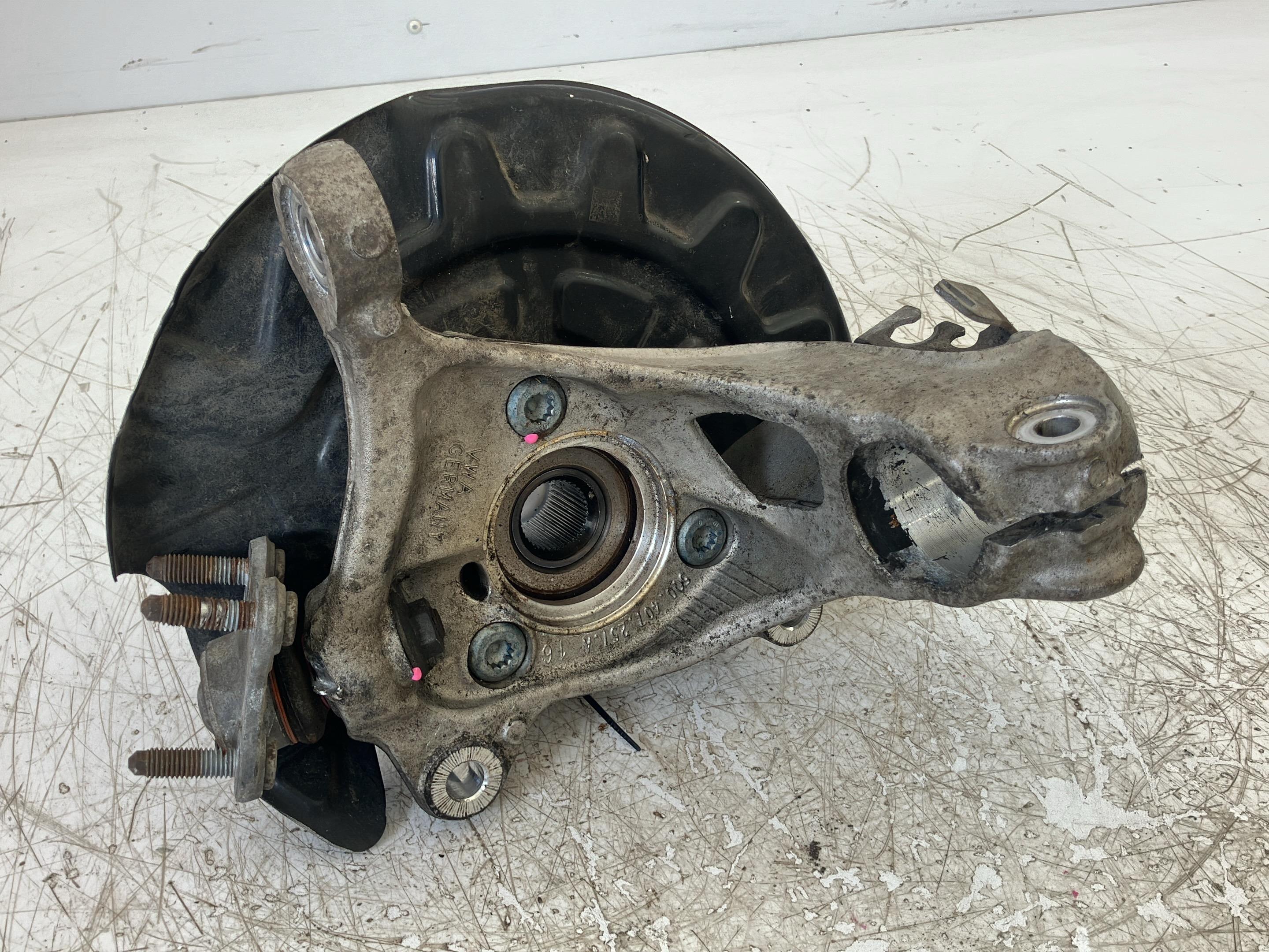 Axle stub left front VW T-Roc (A11) 2.0 TSI 4motion  140 kW  190 PS (07.2017-> )
