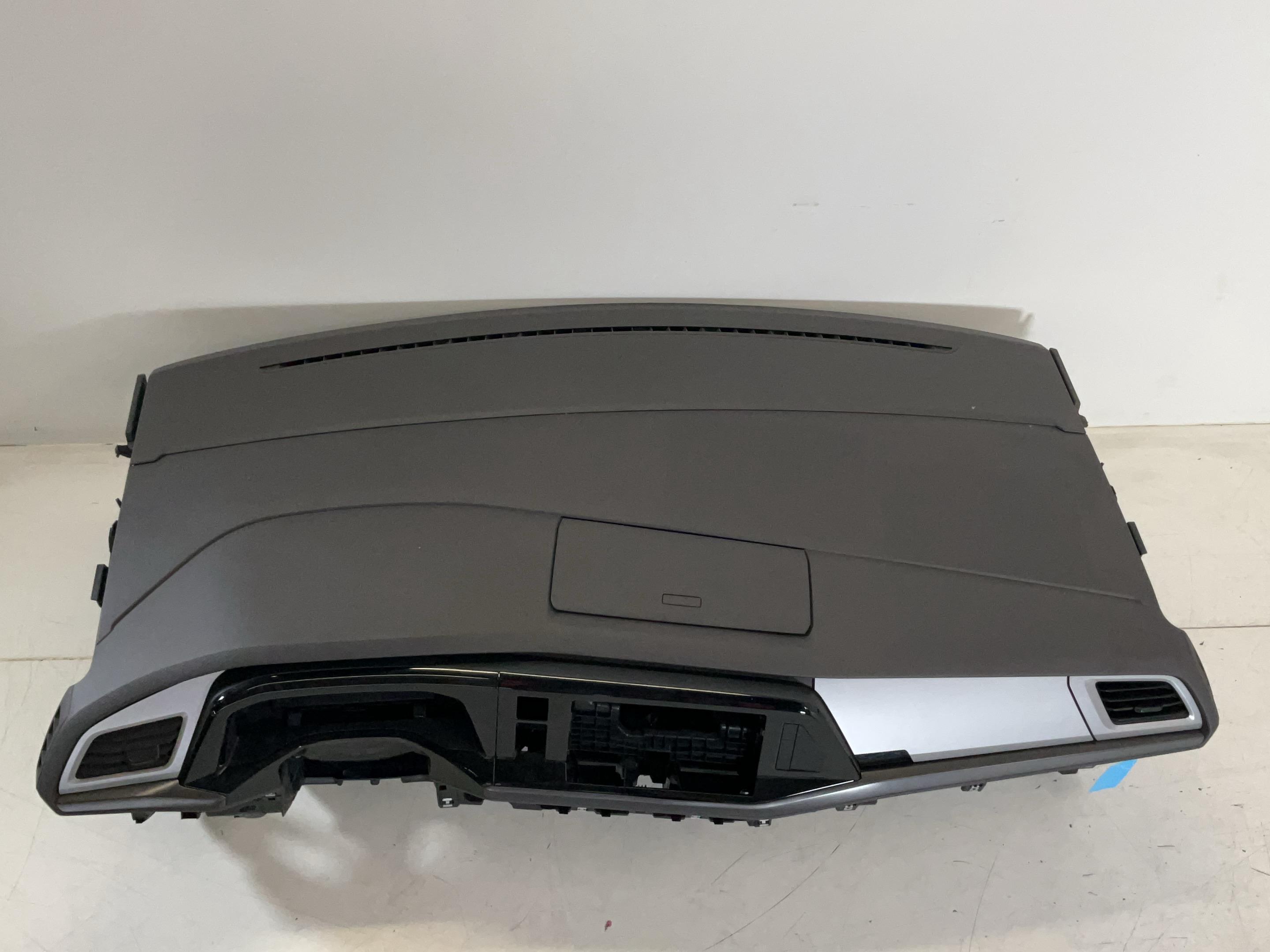 Dashboard VW Transporter T7 Multivan 1.5 TSI  100 kW  136 PS (10.2021-> )