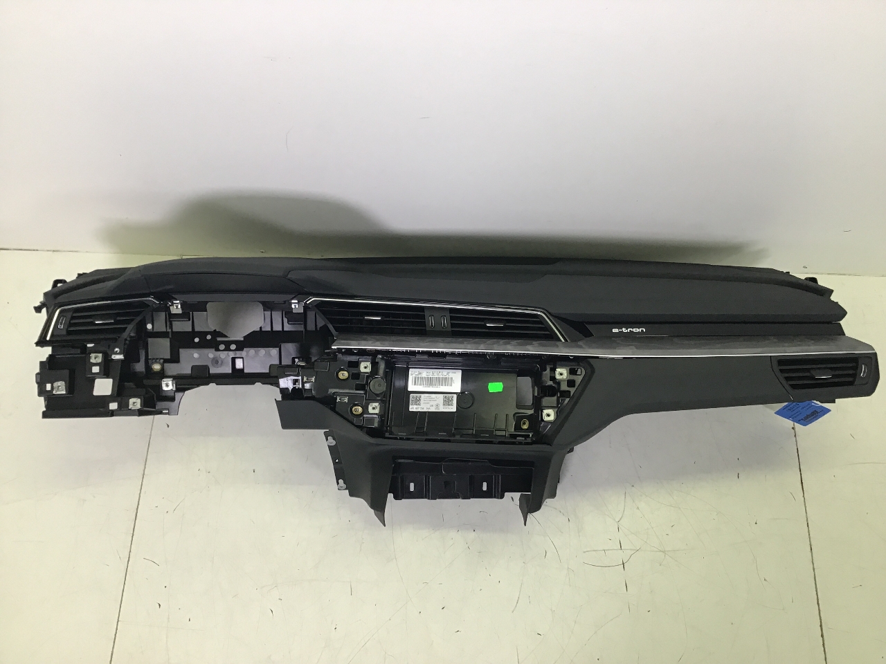 Armaturenbrett AUDI e-tron (GEN) Electric quattro  300 kW  408 PS (09.2018-> ) Armaturenbrett AUDI e-tron (GEN) Electric quattro  300 kW  408 PS (09.2018-> )