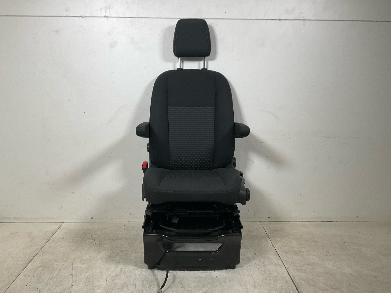 Seat left front FORD Transit V363 Pritsche/Fahrgestell (FED, FFD) 2.0 TDCi  125 kW  170 PS (03.2016-> ) Seat left front FORD Transit V363 Pritsche/Fahrgestell (FED, FFD) 2.0 TDCi  125 kW  170 PS (03.2016-> )