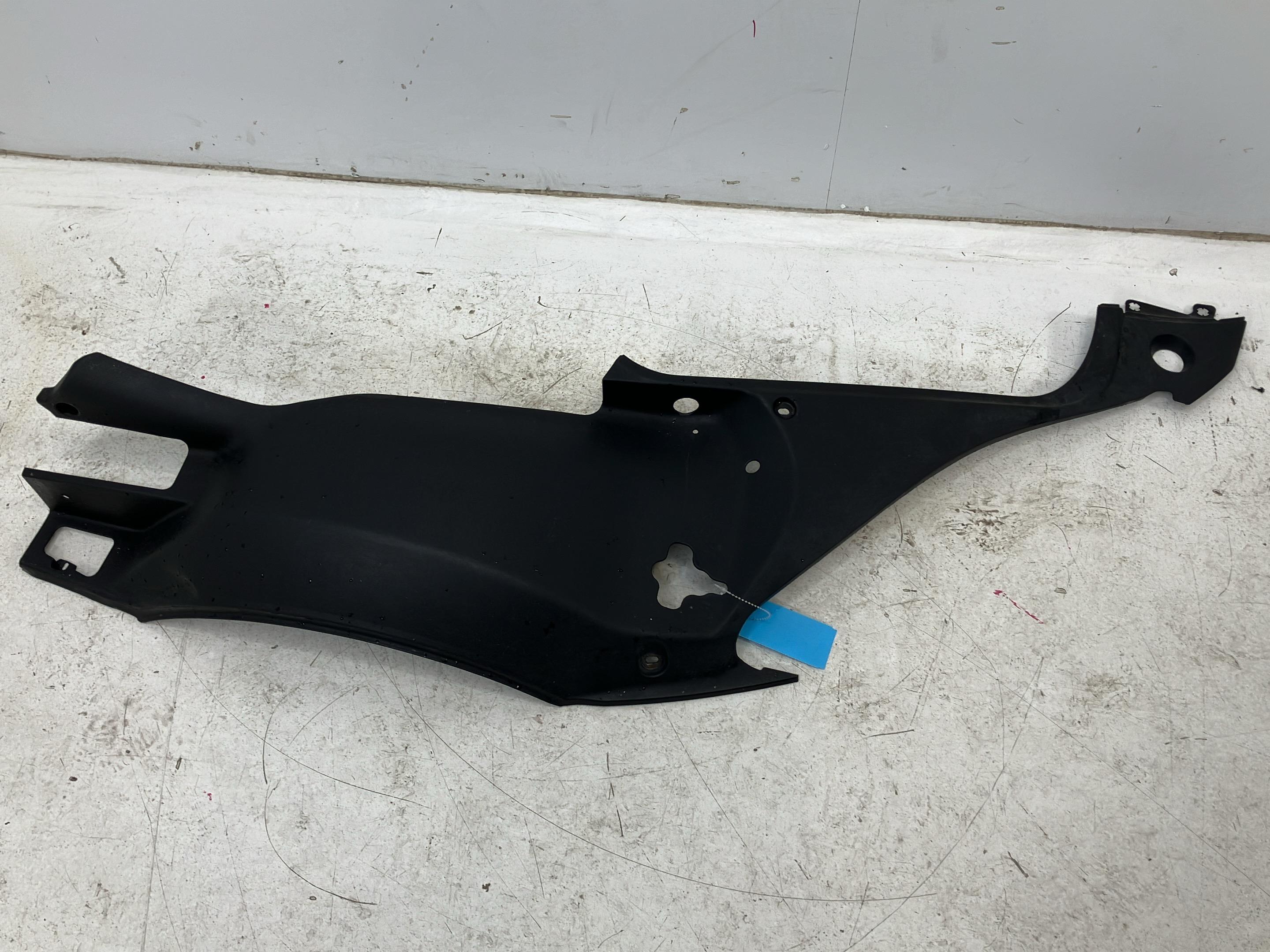 Blende Kotflügel rechts vorne AUDI R8 Spyder (4S) 5.2 FSI quattro  397 kW  540 PS (05.2016-> )