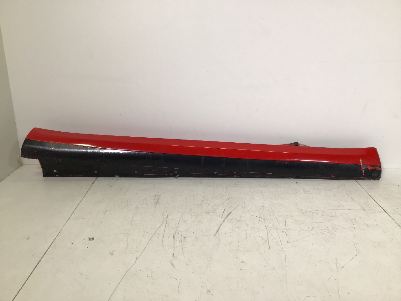 Habillage bas de caisse droite FERRARI Maranello 5.5  357 kW  486 PS (04.1996-12.2001)