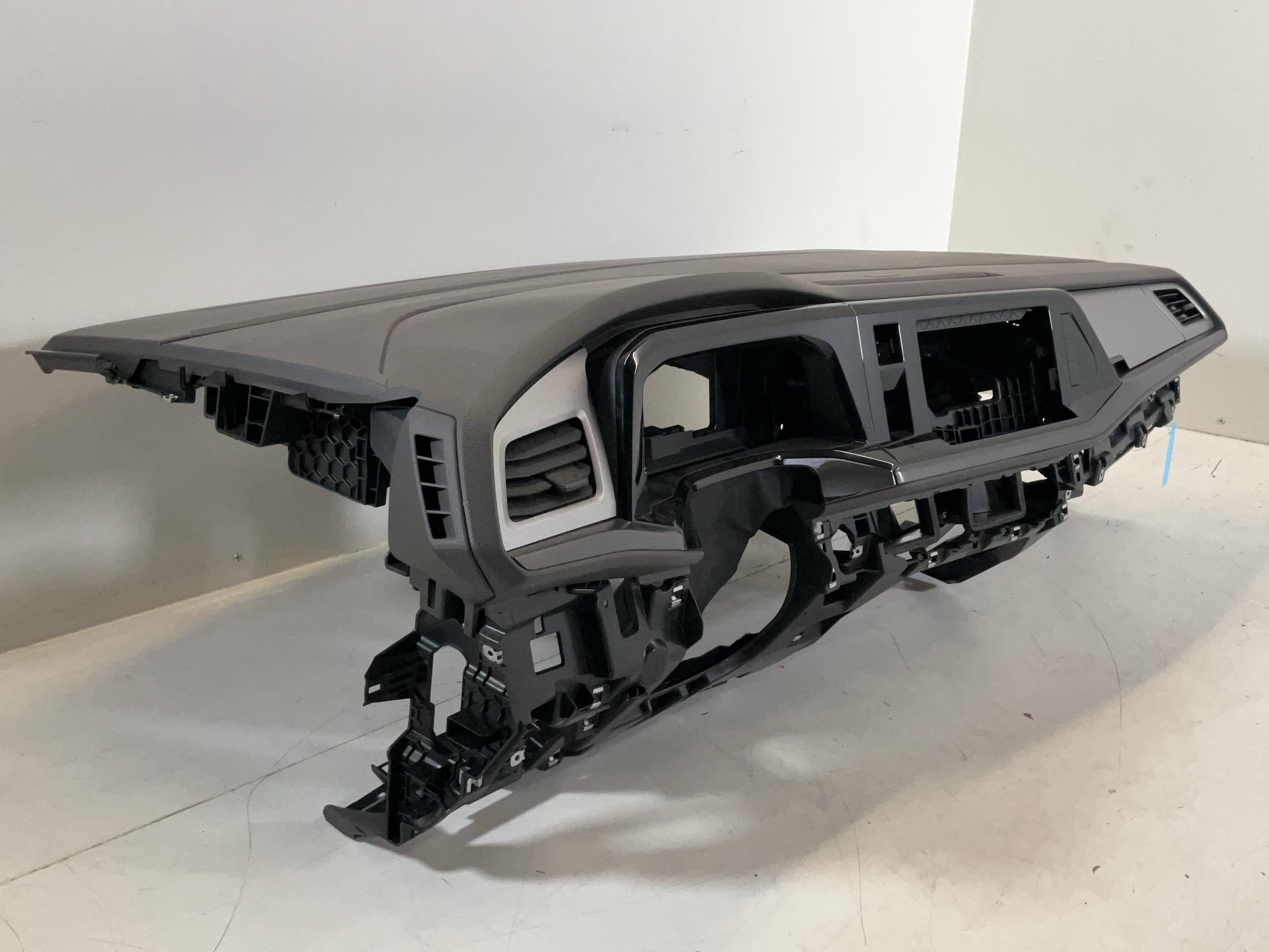 Dashboard VW Transporter T7 Multivan 1.5 TSI  100 kW  136 PS (10.2021-> )