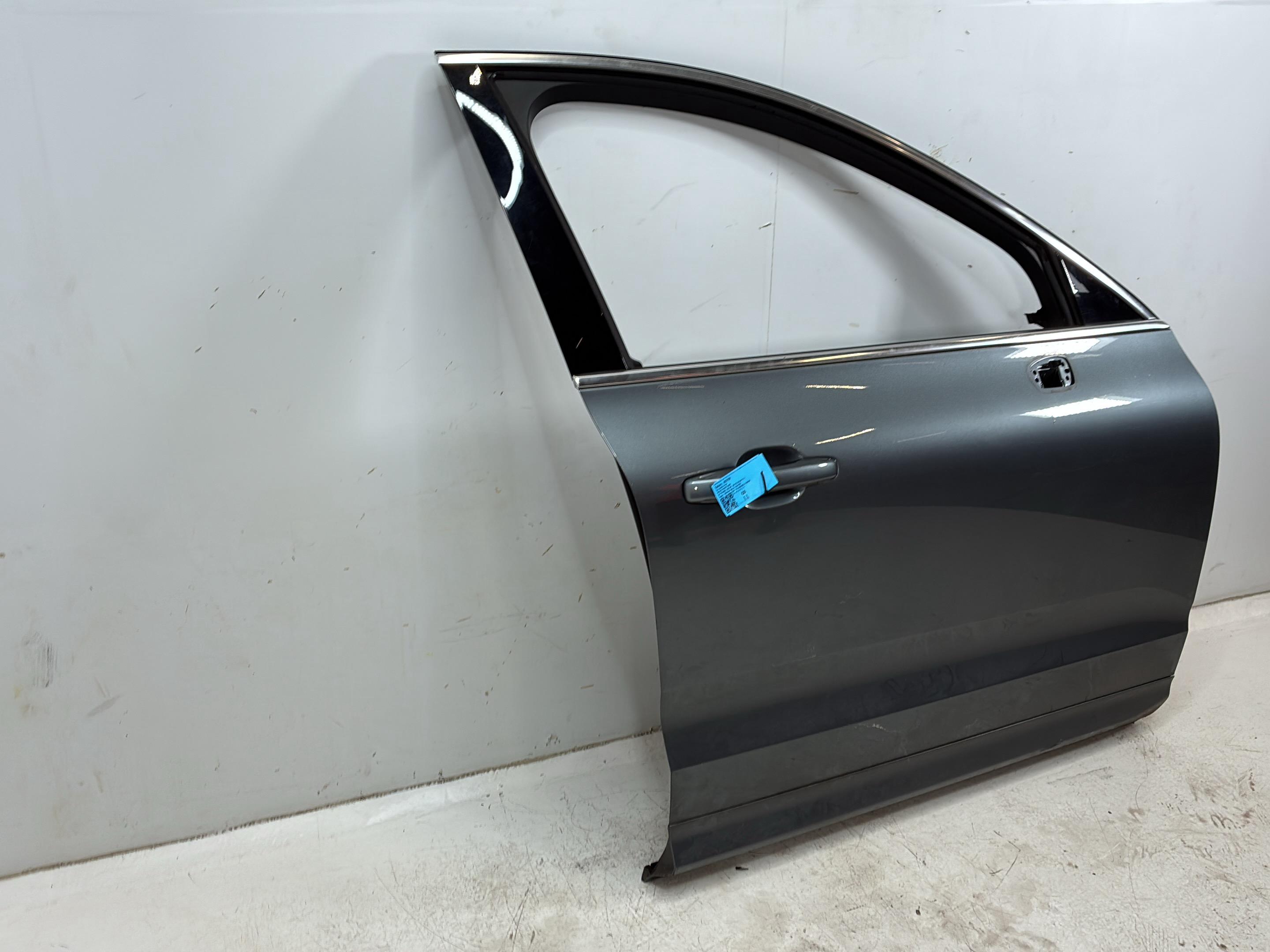 Door right front VOLVO XC60 II (246) 2.0 T6 AWD  235 kW  320 PS (03.2017-> )