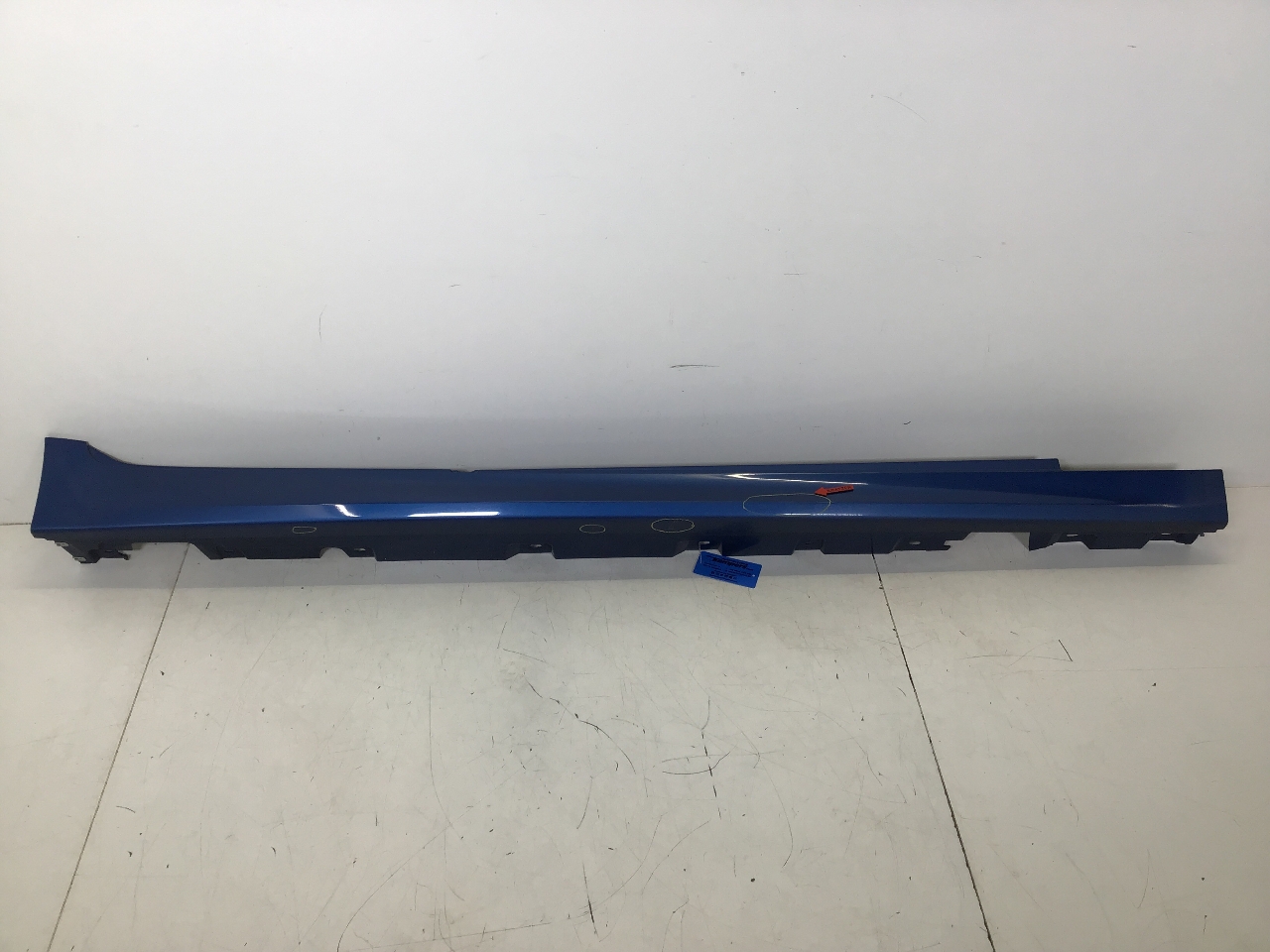 Verkleidung Schweller rechts BMW 5er (F10) M5  412 kW  560 PS (09.2011-10.2016) Verkleidung Schweller rechts BMW 5er (F10) M5  412 kW  560 PS (09.2011-10.2016)