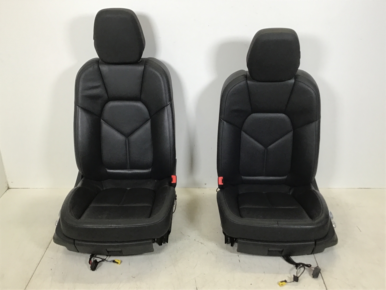 Equipement intérieur PORSCHE Cayenne 2 (92A) 3.0 Diesel  180 kW  245 PS (06.2011-> ) Equipement intérieur PORSCHE Cayenne 2 (92A) 3.0 Diesel  180 kW  245 PS (06.2011-> )