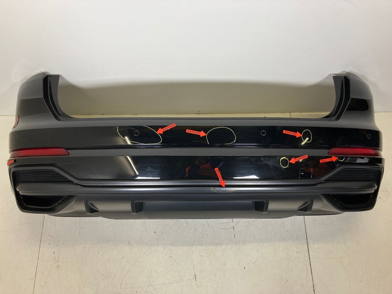 Bumper achter AUDI Q3 (F3) 35 TFSI  110 kW  150 PS (08.2018-> )