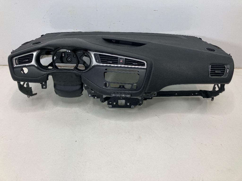 Dashboard KIA Ceed 2 (JD) 1.6 GT  150 kW  204 PS (06.2013-> )