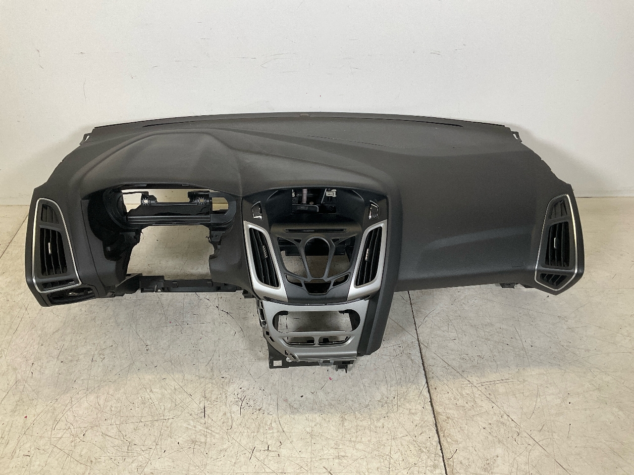 Car dashboard FORD Focus III Turnier (DYB) 1.6 TDCi  85 kW  115 PS (07.2010-> )