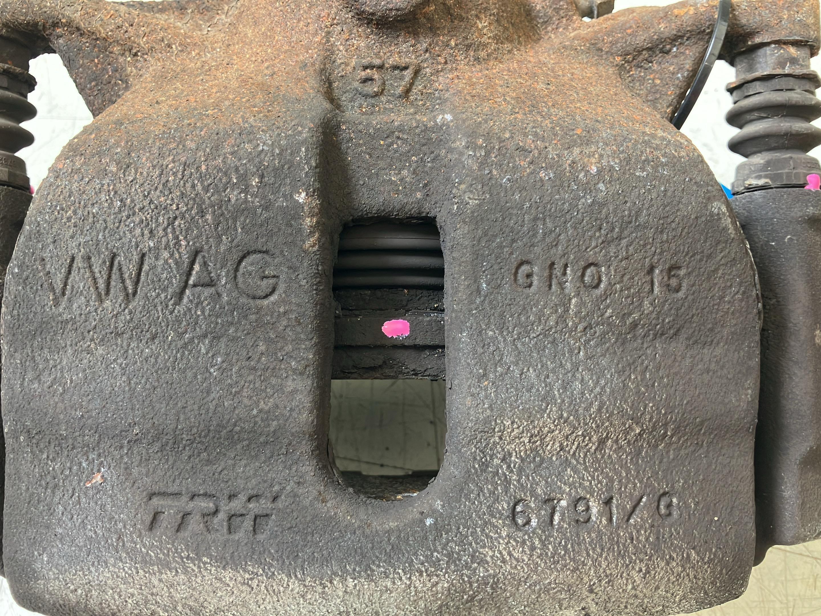 Bremssattel links vorne AUDI A3 Sportback (8V) 1.0 TFSI  85 kW  115 PS (07.2016-> )