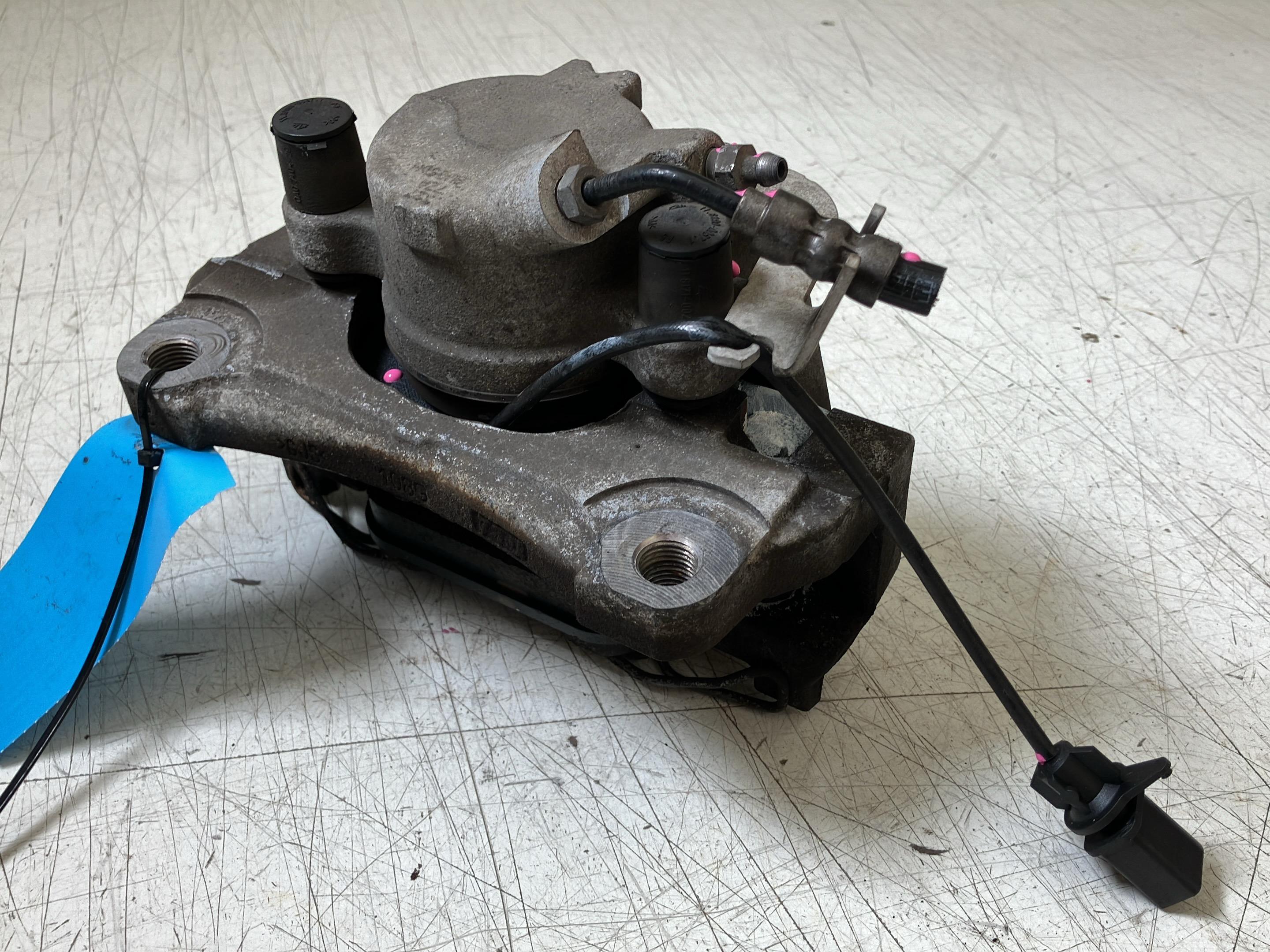 Bremssattel links vorne AUDI A4 Avant (8W, B9) 1.4 TFSI  110 kW  150 PS (02.2016-> )