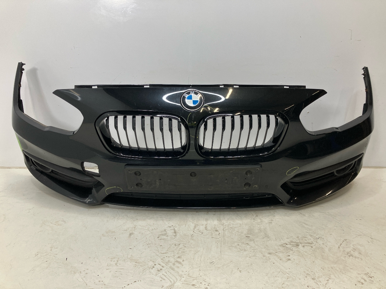 Bumper front BMW 1er (F20) 118i  100 kW  136 PS (03.2015-> ) Bumper front BMW 1er (F20) 118i  100 kW  136 PS (03.2015-> )