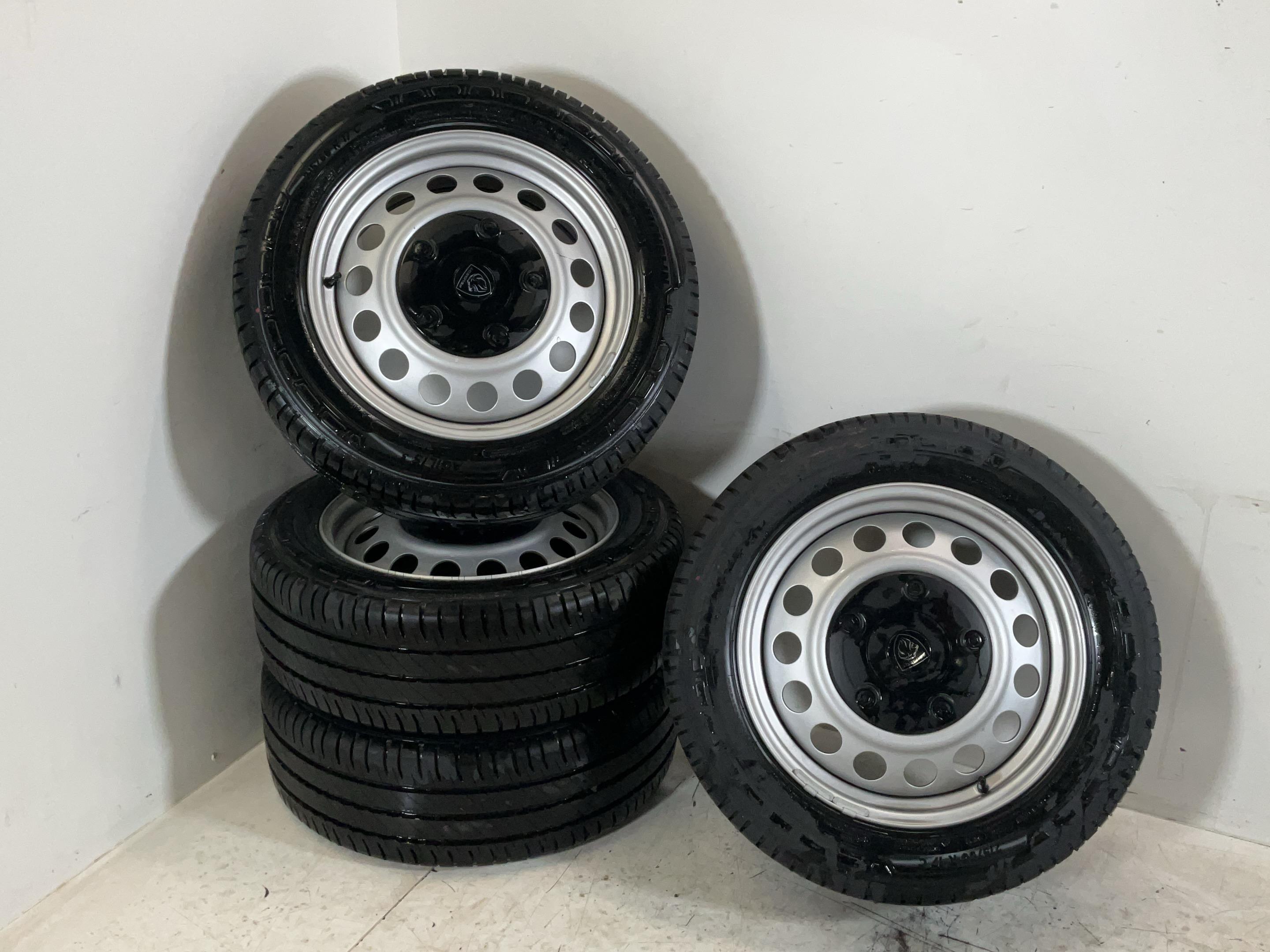 Entire wheel PEUGEOT Expert III Kasten (V) E-Expert Hydrogen  100 kW  136 PS (10.2024-> )
