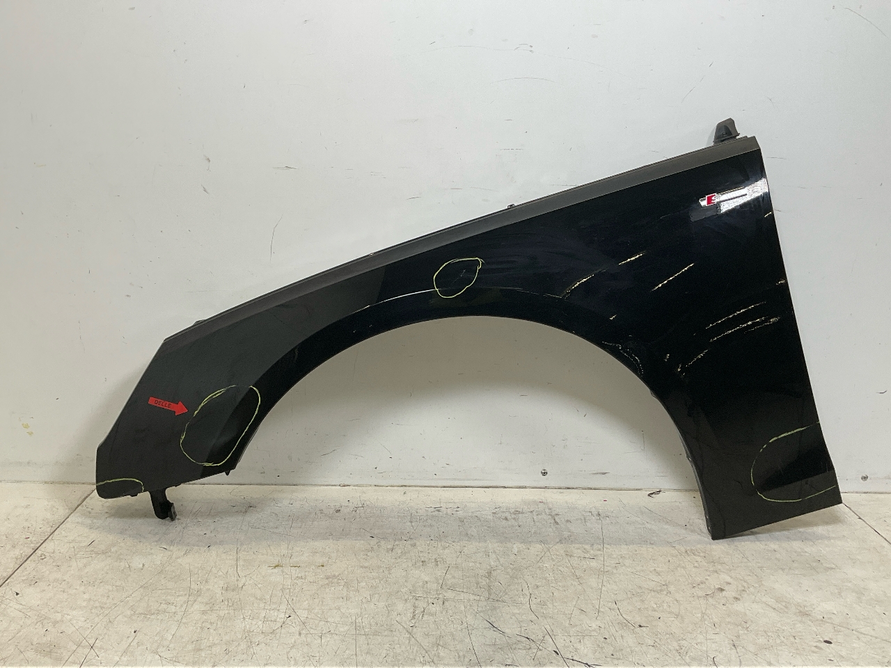 Kotflügel links vorne AUDI A4 Avant (8W, B9) 35 TFSI Mild Hybrid  110 kW  150 PS (12.2018-> ) Kotflügel links vorne AUDI A4 Avant (8W, B9) 35 TFSI Mild Hybrid  110 kW  150 PS (12.2018-> )