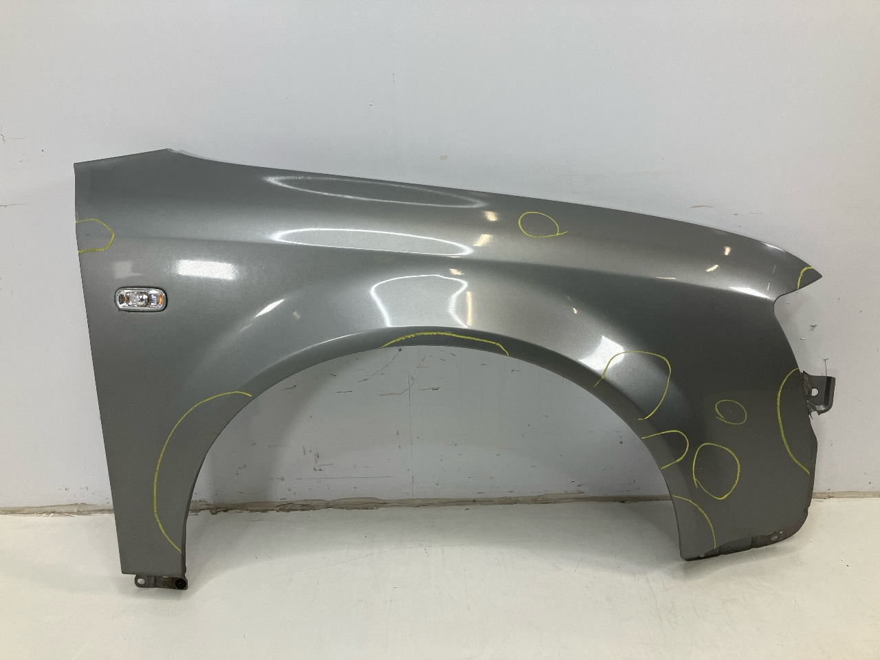 Spatbord rechtsvoor AUDI A4 Avant (8E, B6) 2.0  96 kW  131 PS (09.2001-12.2004) Spatbord rechtsvoor AUDI A4 Avant (8E, B6) 2.0  96 kW  131 PS (09.2001-12.2004)