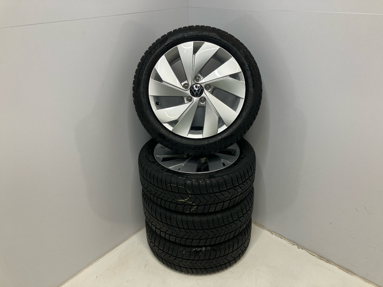 Entire wheel VW Golf VIII (CD) 2.0 TSI R 4motion  235 kW  320 PS (09.2020-> )