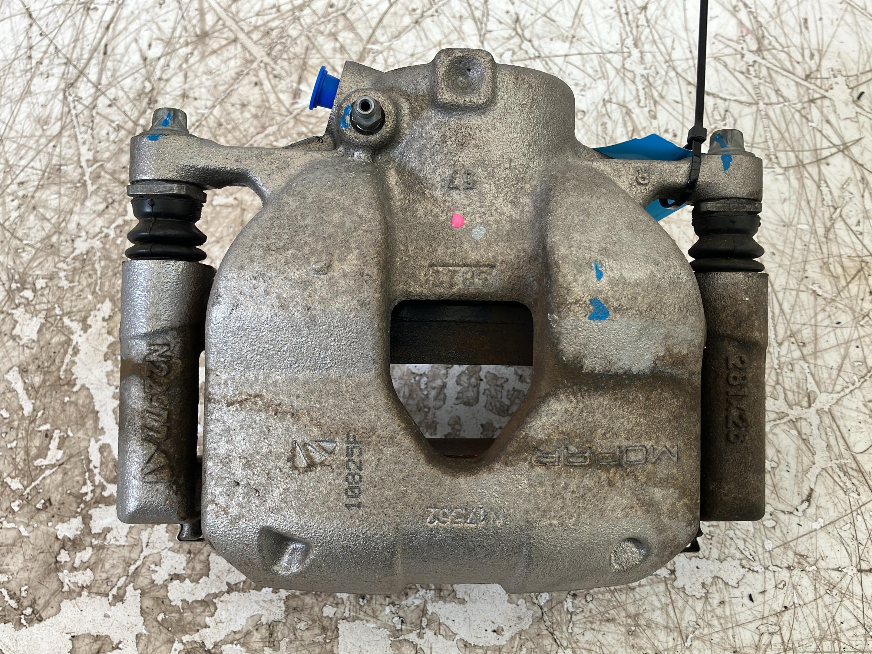 Brake caliper right front FIAT 500e Cabriolet (332) Elektro  87 kW  118 PS (10.2020-> )