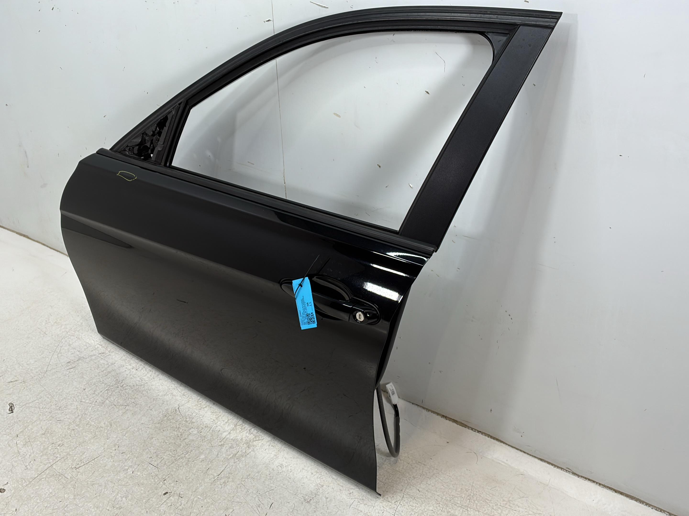 Door left front BMW 3er (F30, F80) 320d  140 kW  190 PS (07.2015-10.2018)