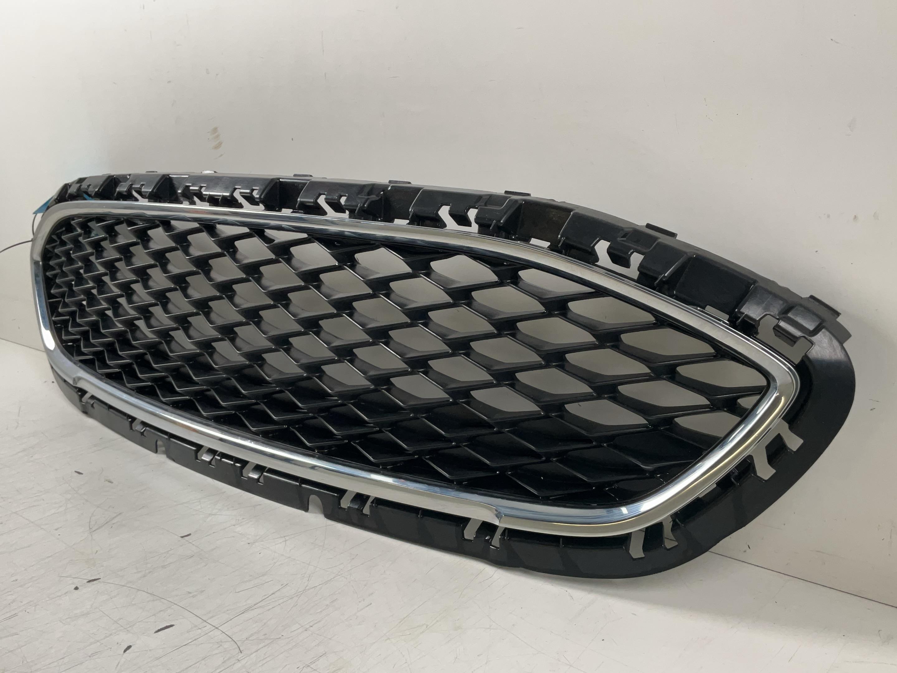 Grille FORD Fiesta VII (HJ, HF) 1.1  52 kW  70 PS (05.2017-> )