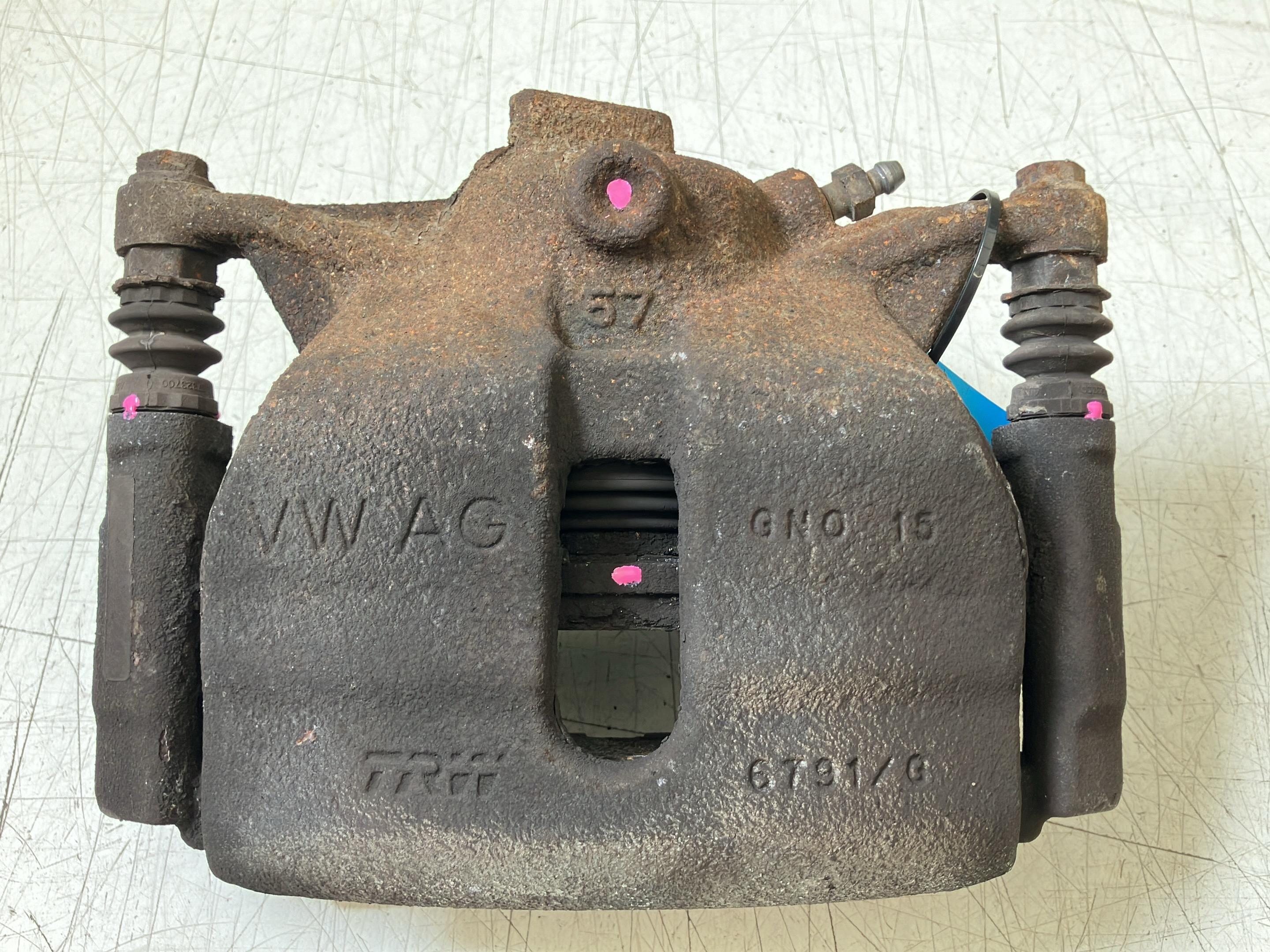 Bremssattel links vorne AUDI A3 Sportback (8V) 1.0 TFSI  85 kW  115 PS (07.2016-> )