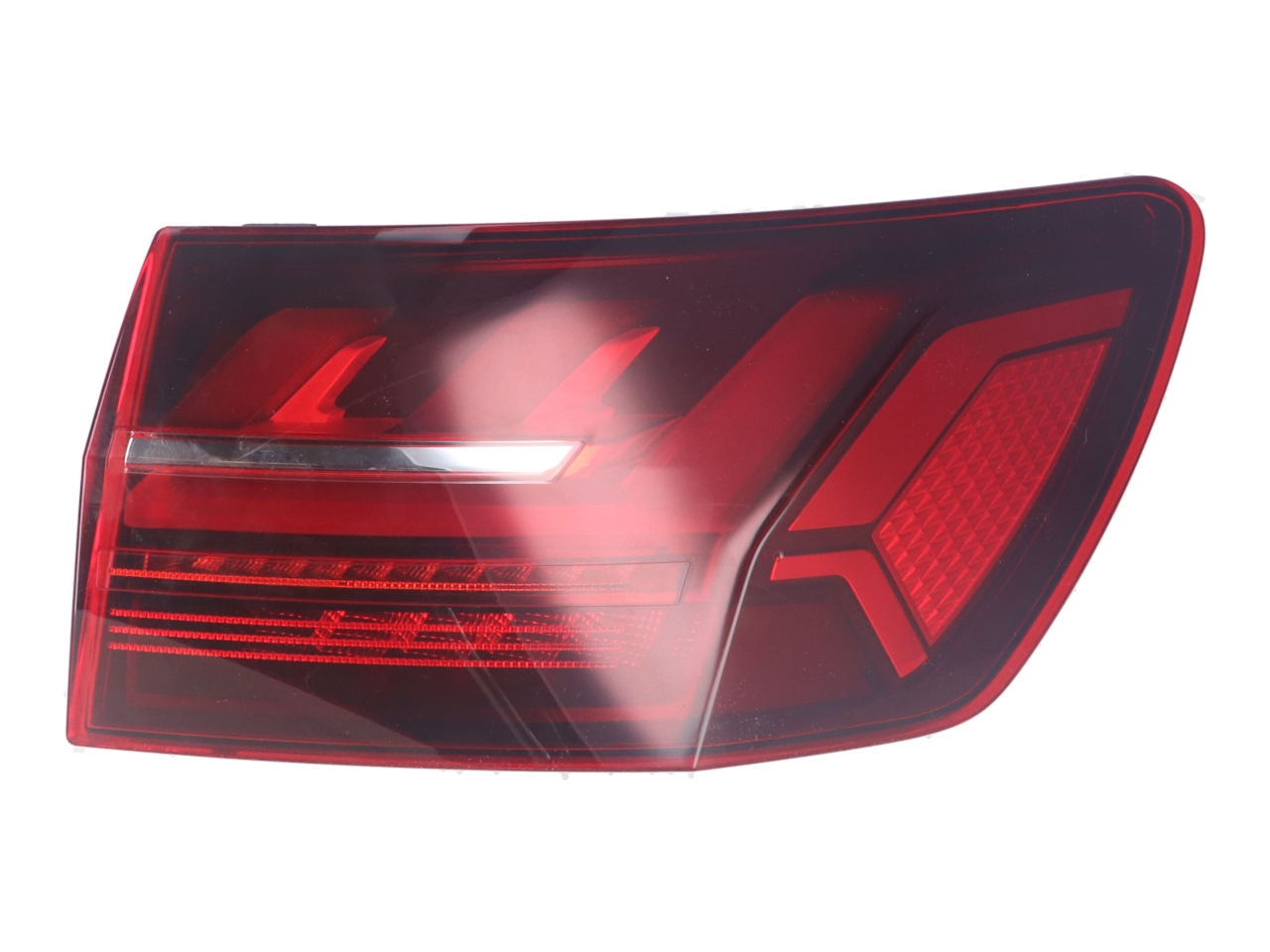 Tail-lamp right outside AUDI A4 Avant (8W, B9) 35 TFSI Mild Hybrid  110 kW  150 PS (12.2018-> ) Tail-lamp right outside AUDI A4 Avant (8W, B9) 35 TFSI Mild Hybrid  110 kW  150 PS (12.2018-> )