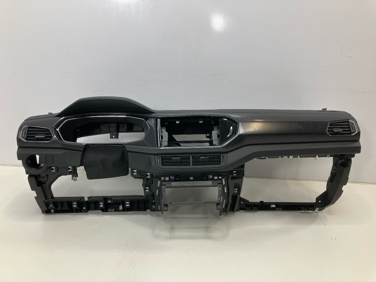 Car dashboard VW T-Cross (C11) 1.0 TSI  81 kW  110 PS (06.2020-> )