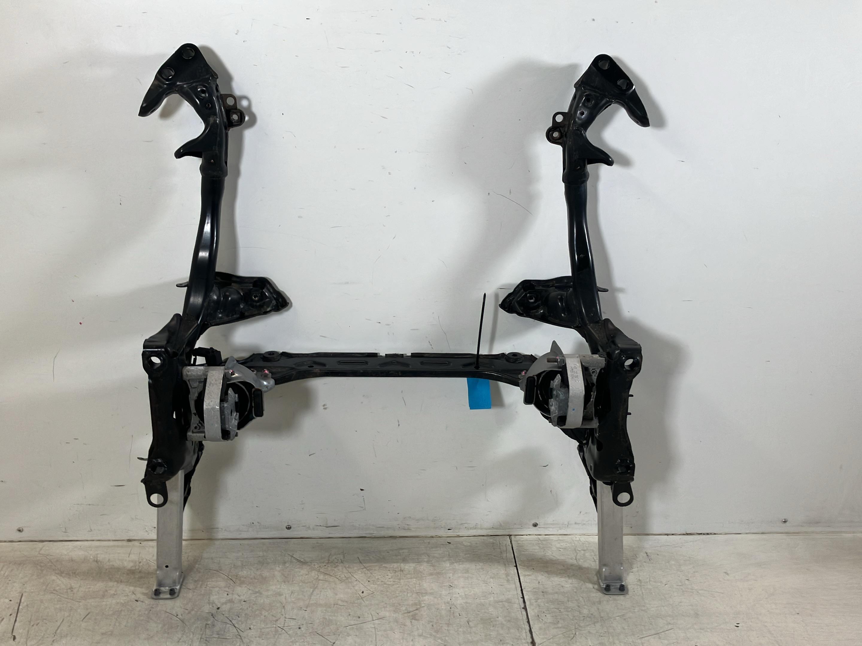 Support d'essieu avant AUDI A8 (4H) 3.0 TDI quattro  190 kW  258 PS (10.2013-01.2018)