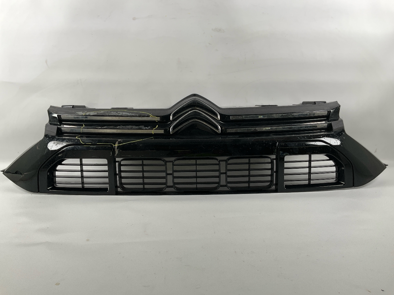 Grille de calandre CITROEN C3 III Aircross PureTech 100  74 kW  101 PS (06.2024-> ) Grille de calandre CITROEN C3 III Aircross PureTech 100  74 kW  101 PS (06.2024-> )