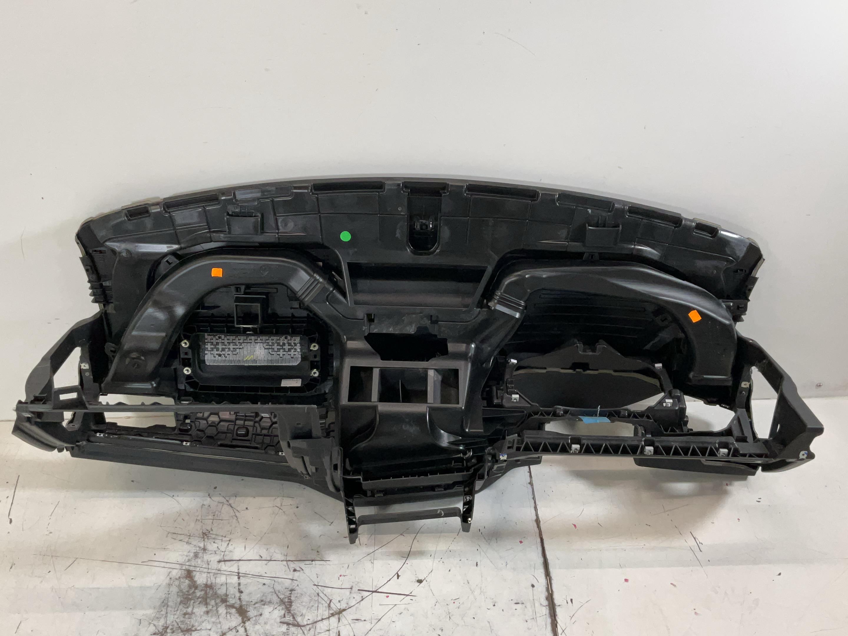 Car dashboard VW Polo VI (AW) 1.0  55 kW  75 PS (06.2017-> )