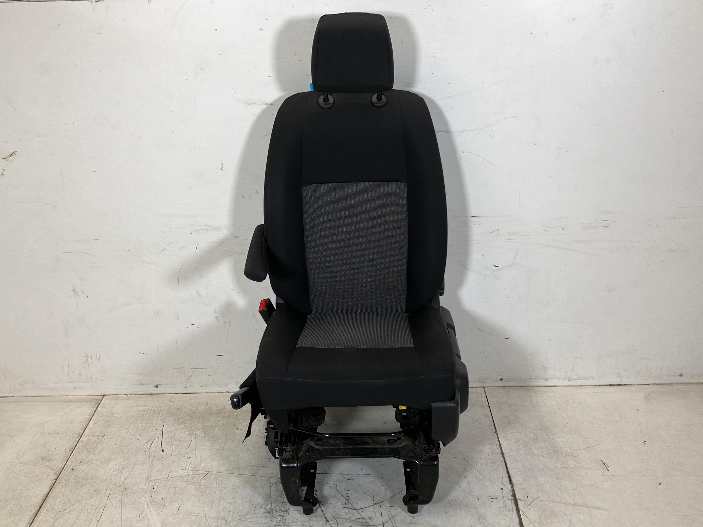 Seat left front PEUGEOT Expert III Kasten (V) E-Expert Hydrogen  100 kW  136 PS (10.2024-> )