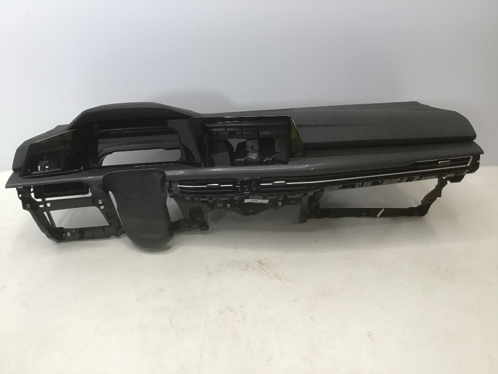 Car dashboard VW Golf VIII (CD) 2.0 GTI  180 kW  245 PS (09.2020-> )