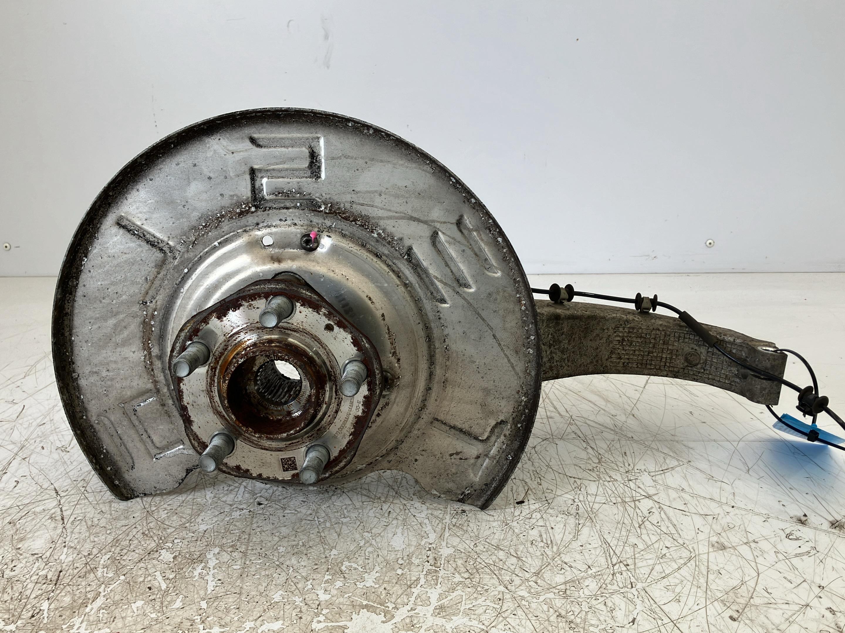 Achsschenkel links vorne TESLA Model Y (5YJY) EV Allrad  378 kW  514 PS (09.2021-> )