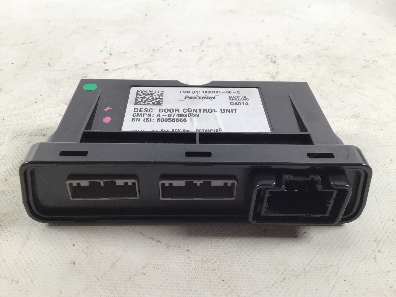 Unité de contrôle TESLA Model S (5YJS) 85  285 kW  388 PS (09.2012-02.2016) Unité de contrôle TESLA Model S (5YJS) 85  285 kW  388 PS (09.2012-02.2016)