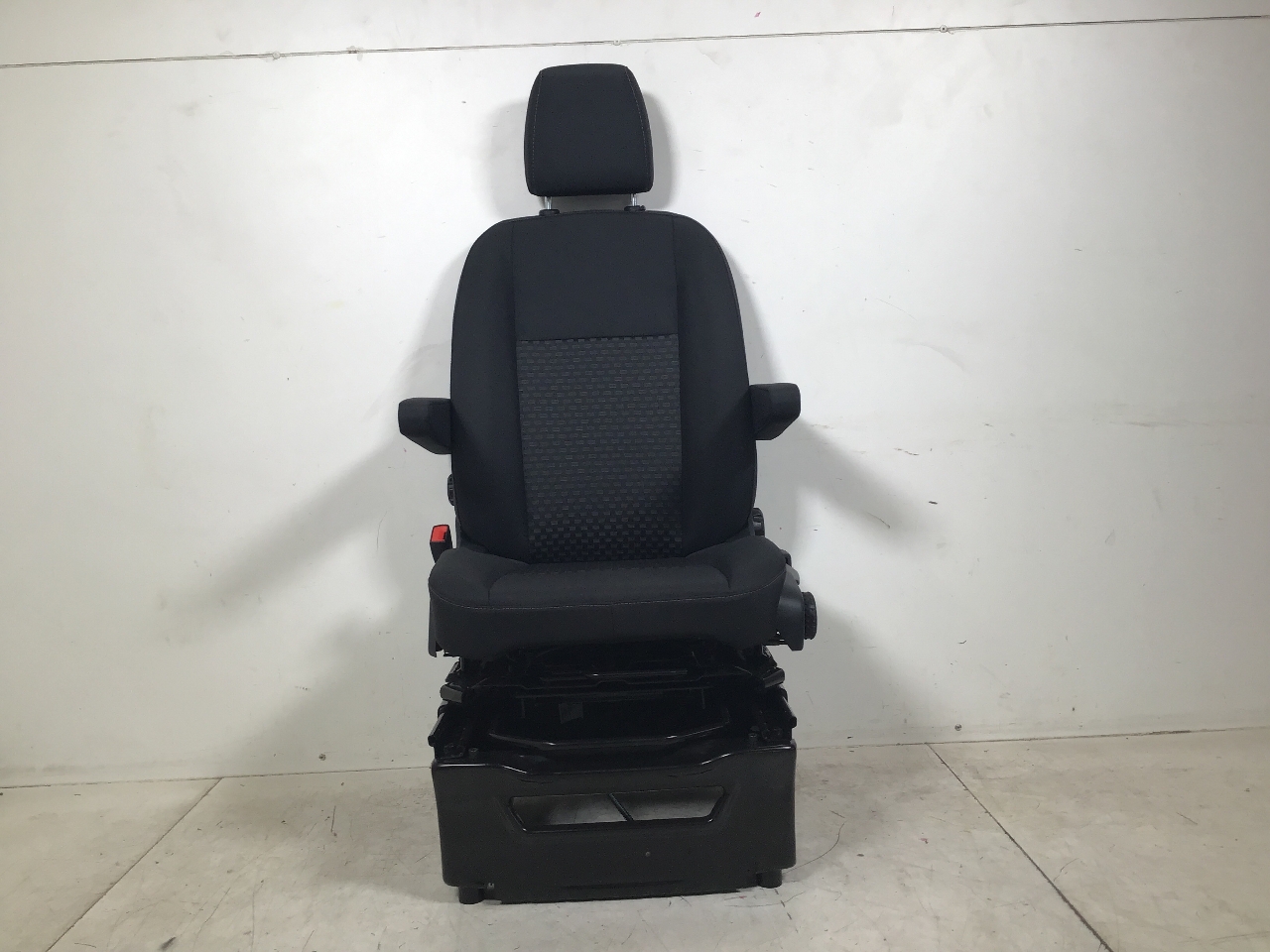 Sitz links vorne FORD Transit V363 Pritsche/Fahrgestell (FED, FFD) 2.0 TDCi  125 kW  170 PS (03.2016-> ) Sitz links vorne FORD Transit V363 Pritsche/Fahrgestell (FED, FFD) 2.0 TDCi  125 kW  170 PS (03.2016-> )